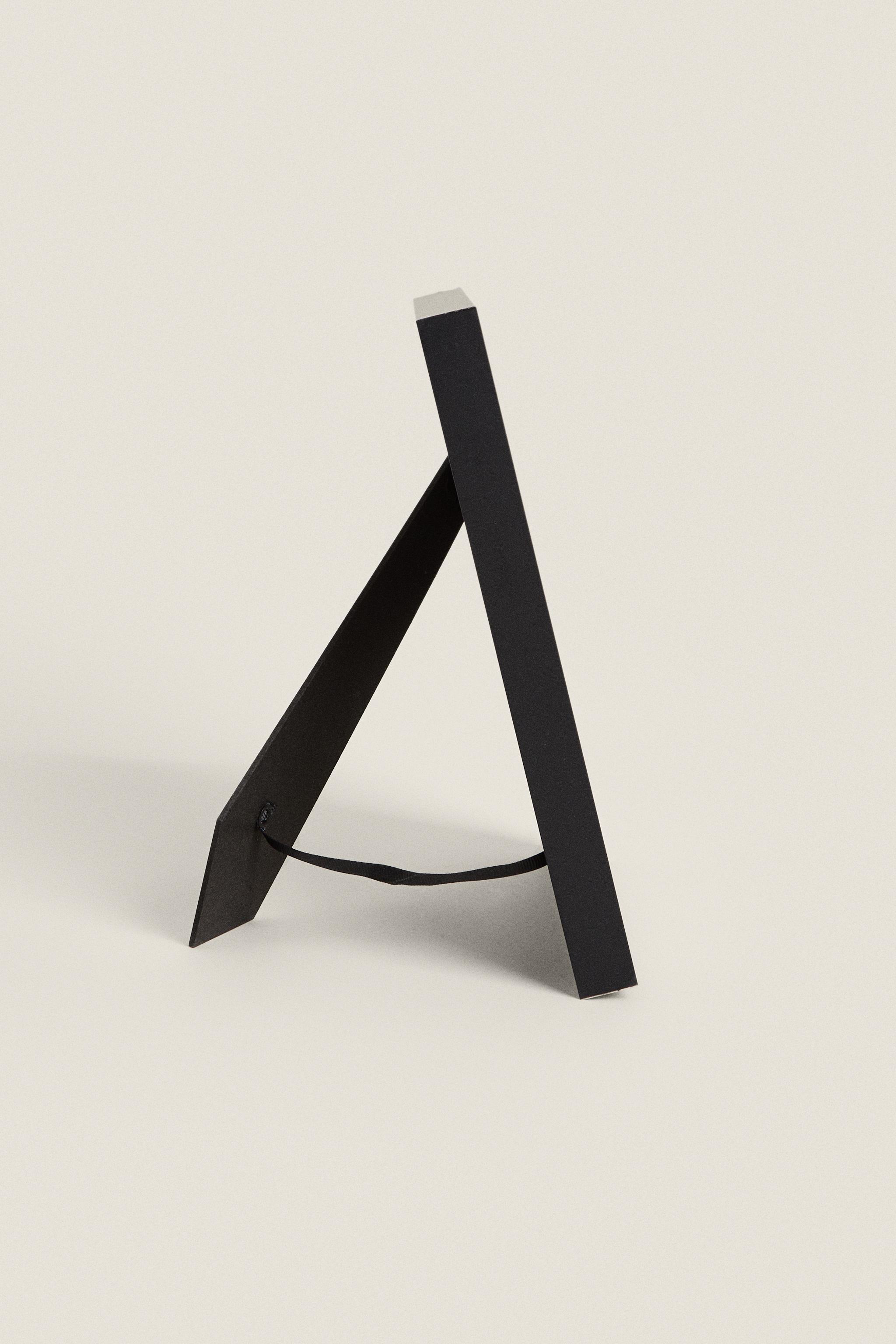 BLACK METAL PICTURE FRAME