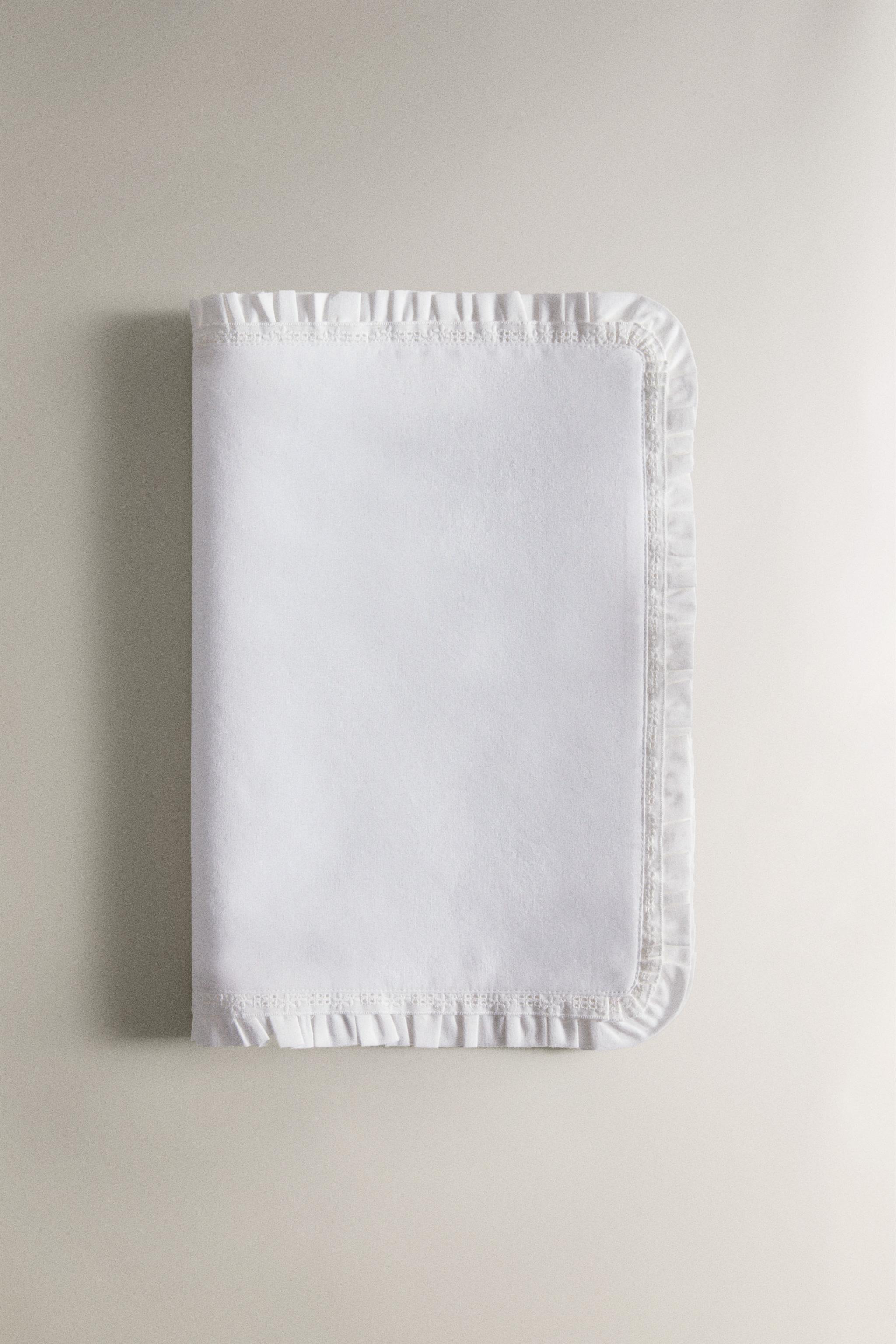 RECTANGULAR PLACEMAT WITH RUFFLE