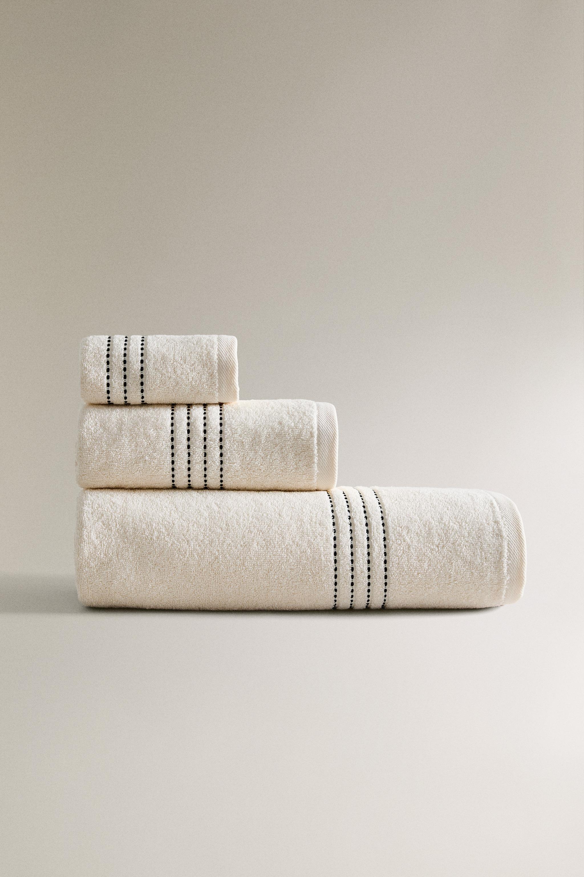 BATH TOWEL WITH CONTRAST PIPING