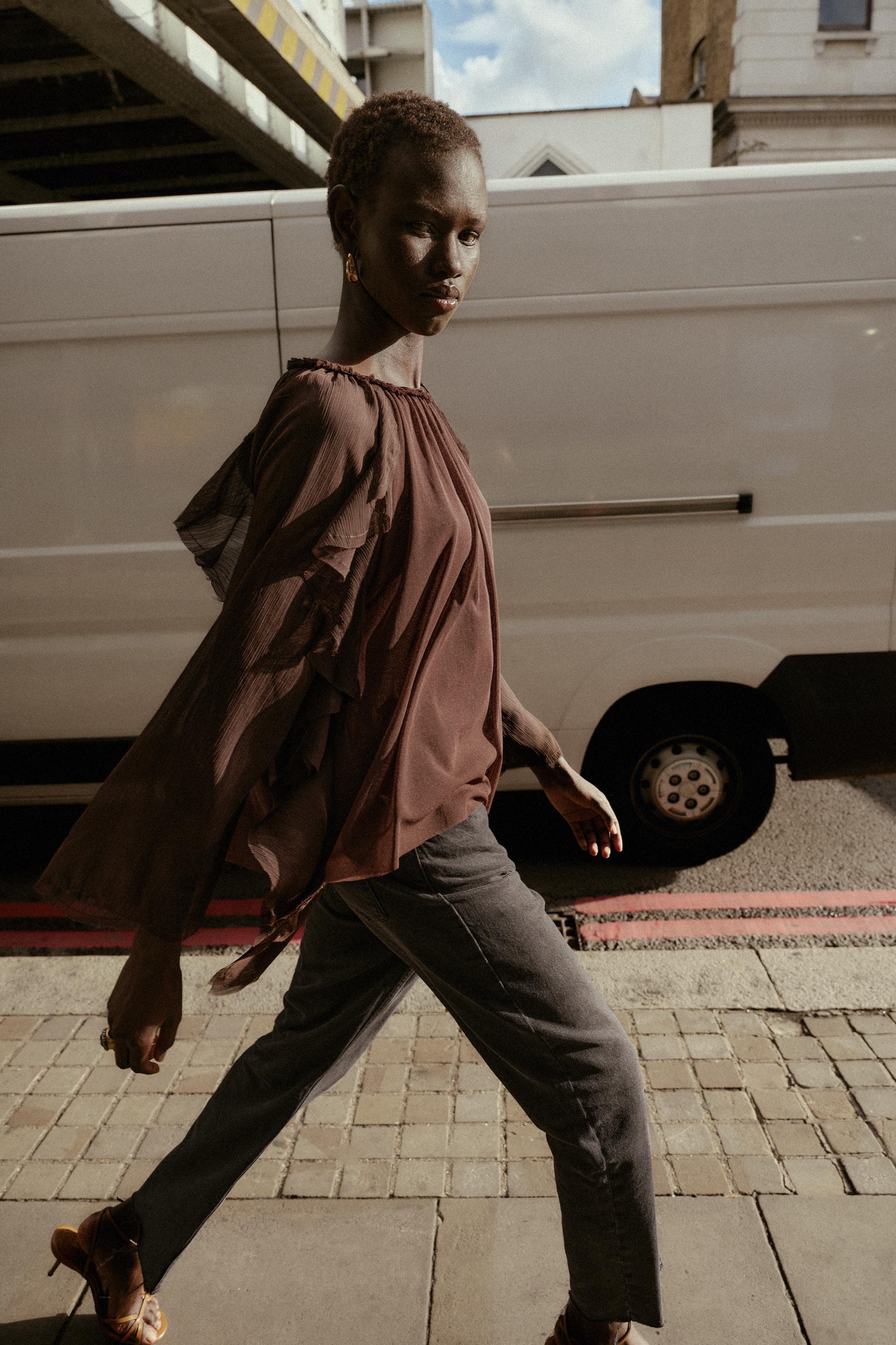 FLOWY RUFFLED BLOUSE