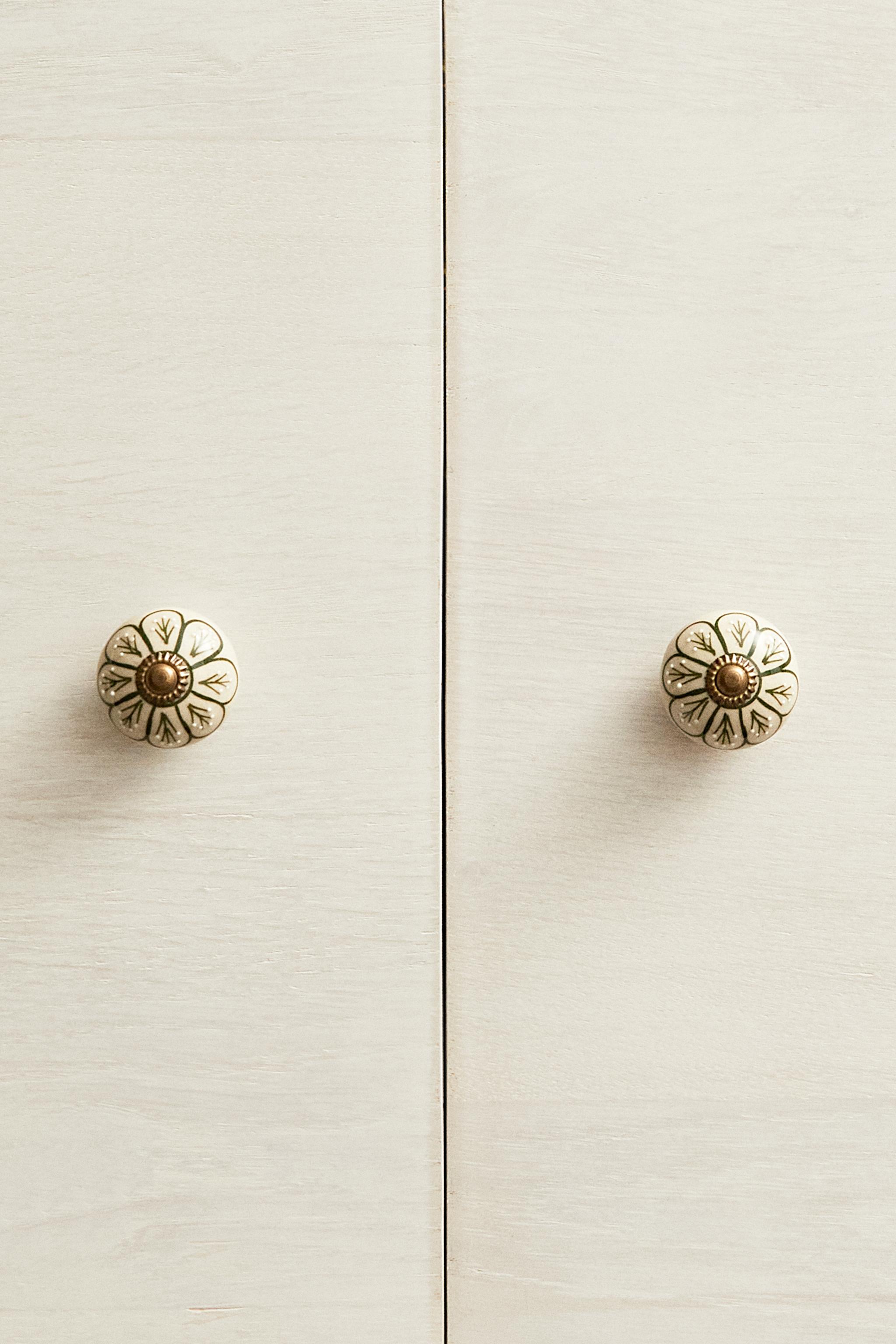 SET OF CERAMIC FLOWER KNOBS (SET OF 2)