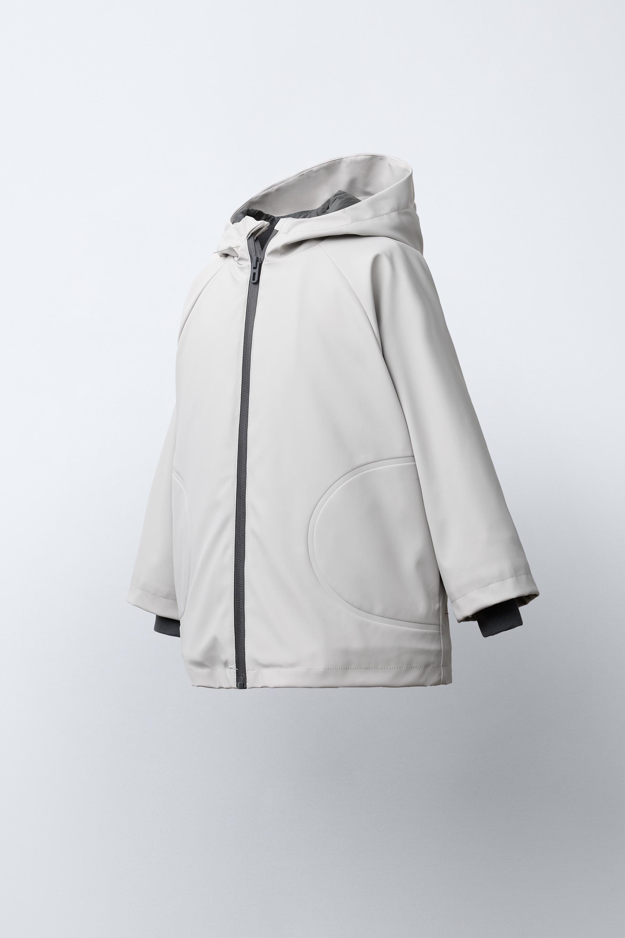 RUBBERIZED WATER RESISTANT RAINCOAT