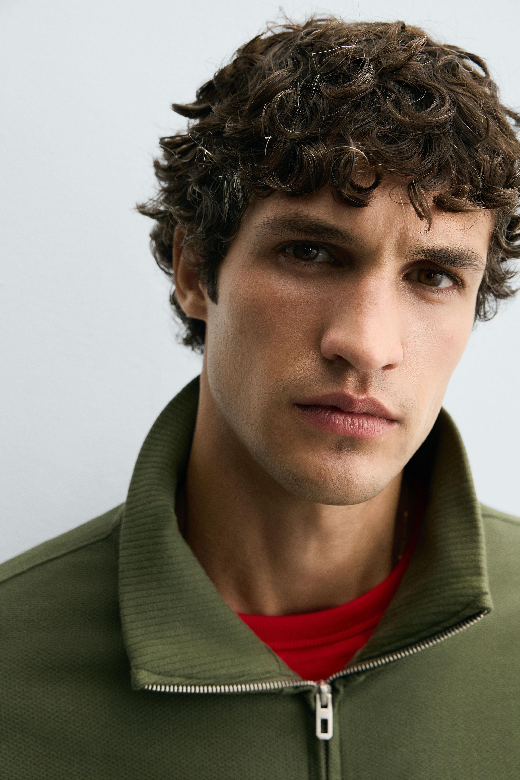 LIGHTWEIGHT QUARTER-ZIP SWEATSHIRT