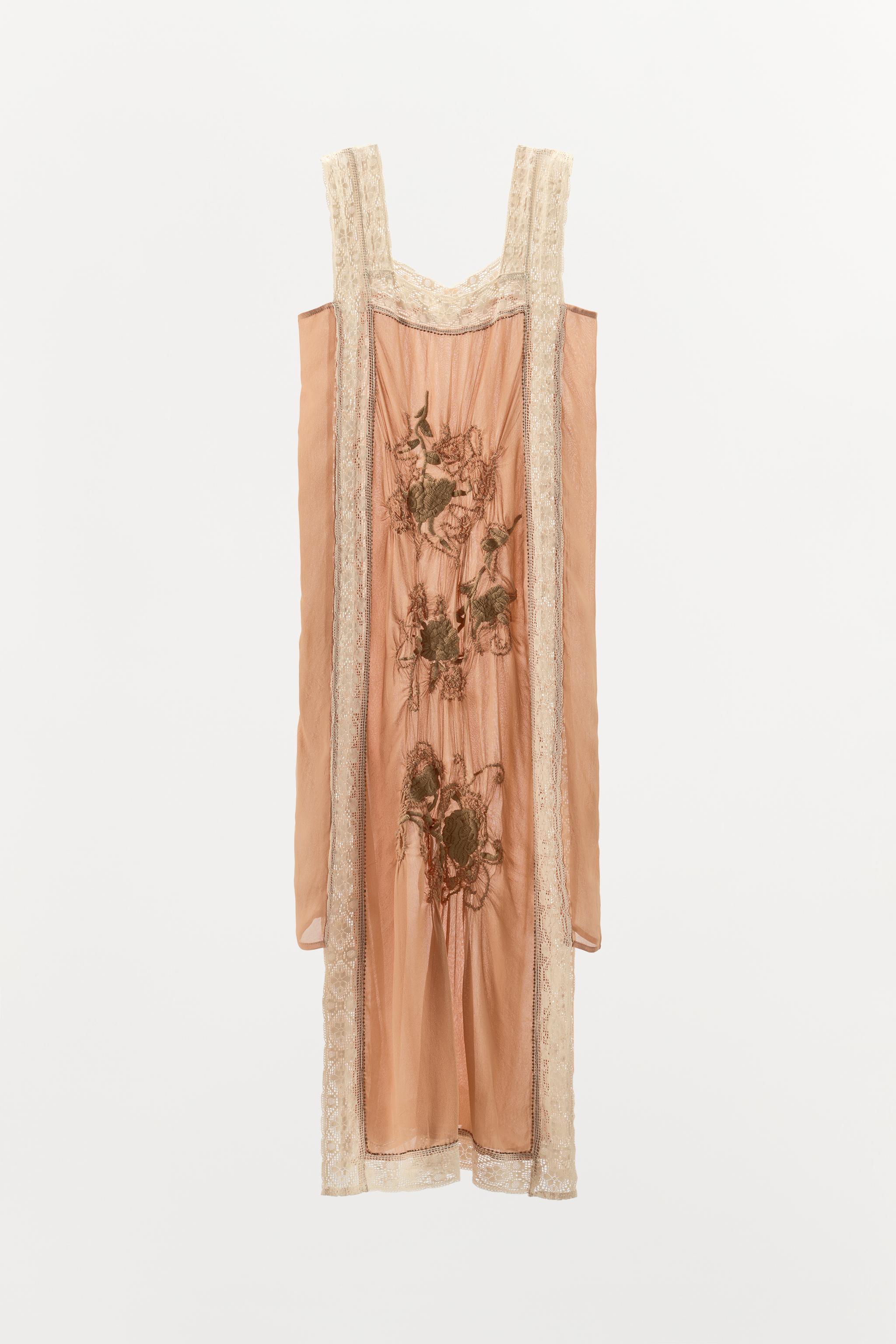 TEXTURED EMBROIDERED LACE DRESS
