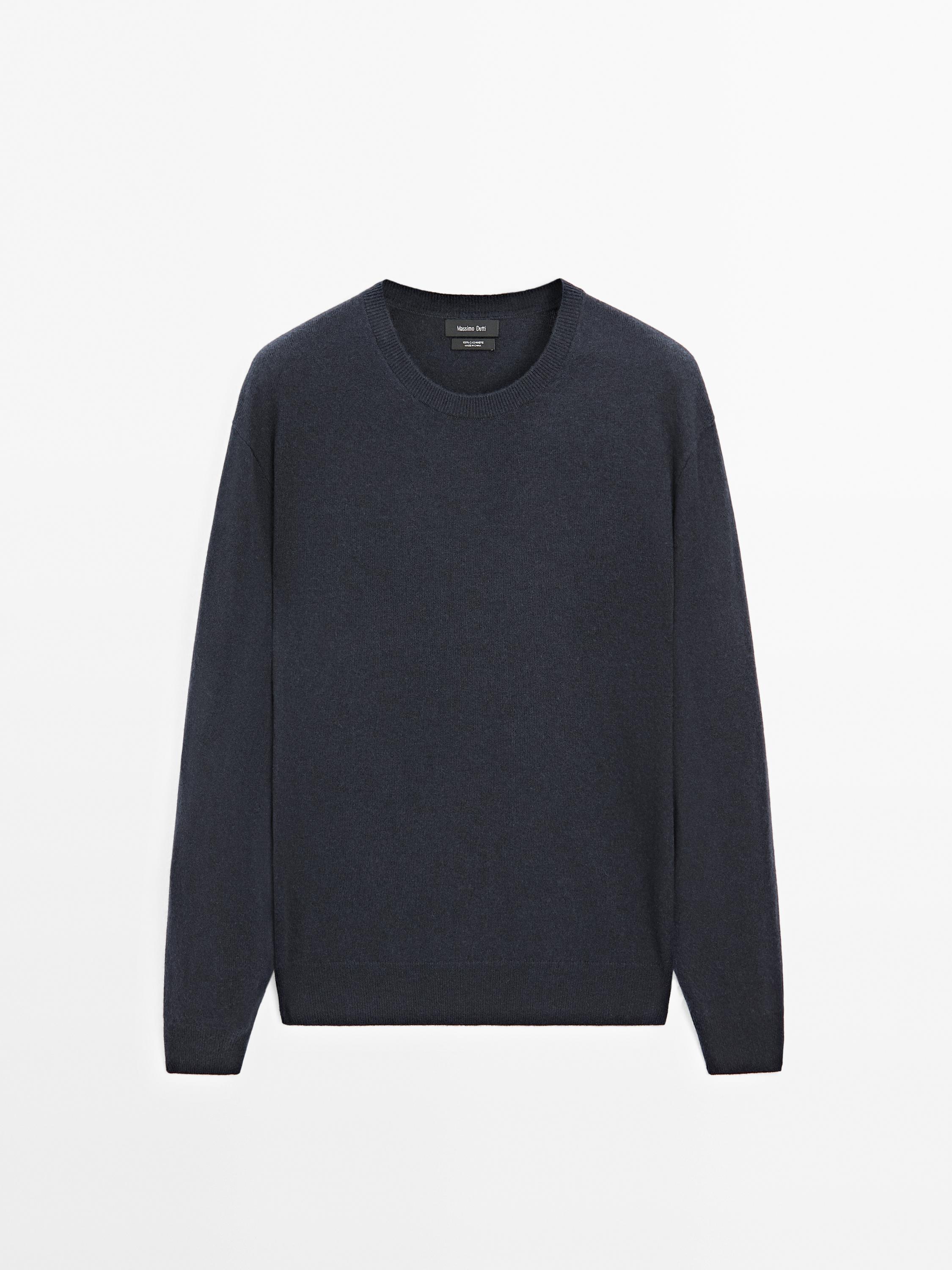 Cashmere knit sweater with a crew neck
