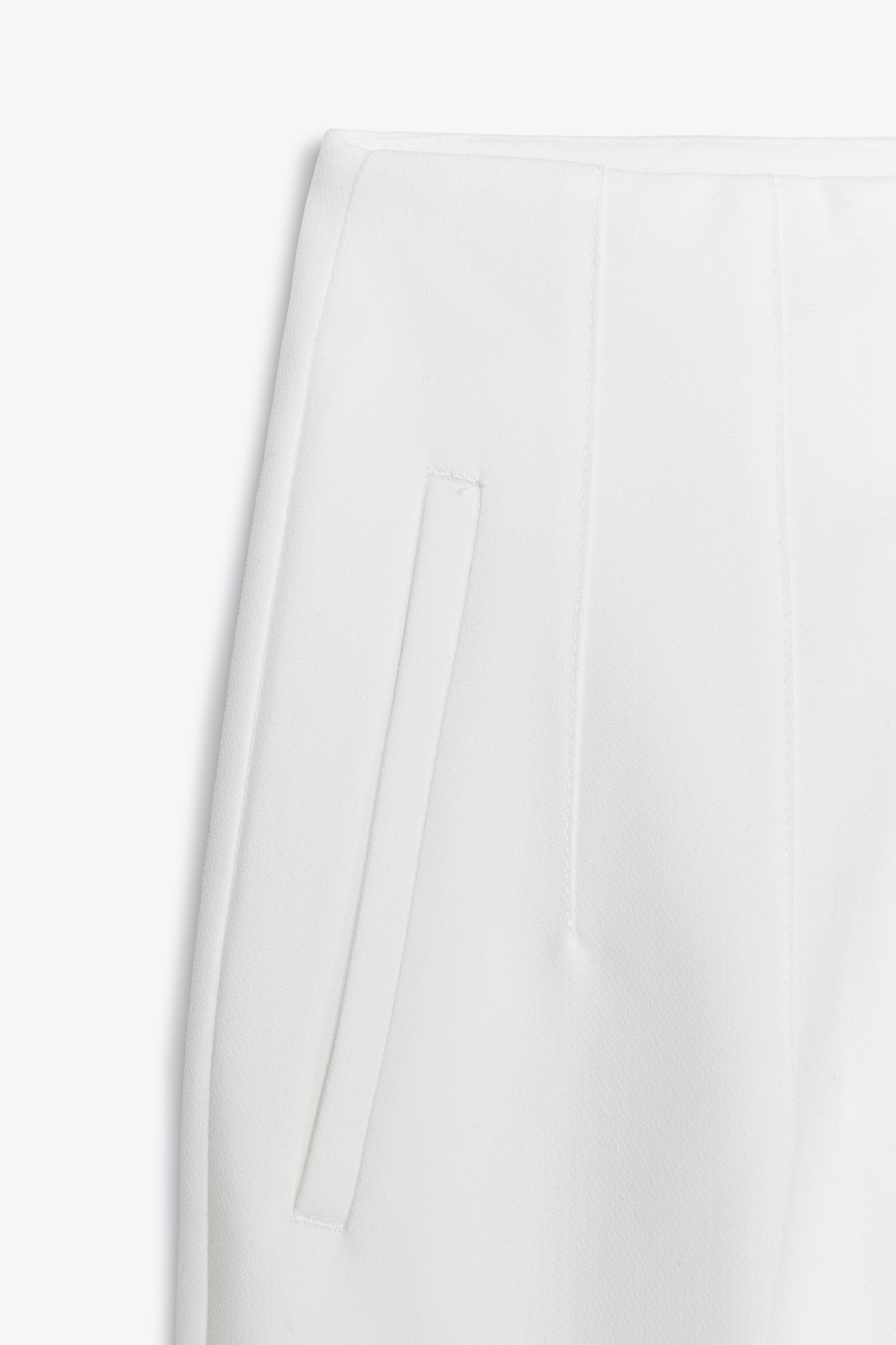 PANTS WITH A HIGH WAIST