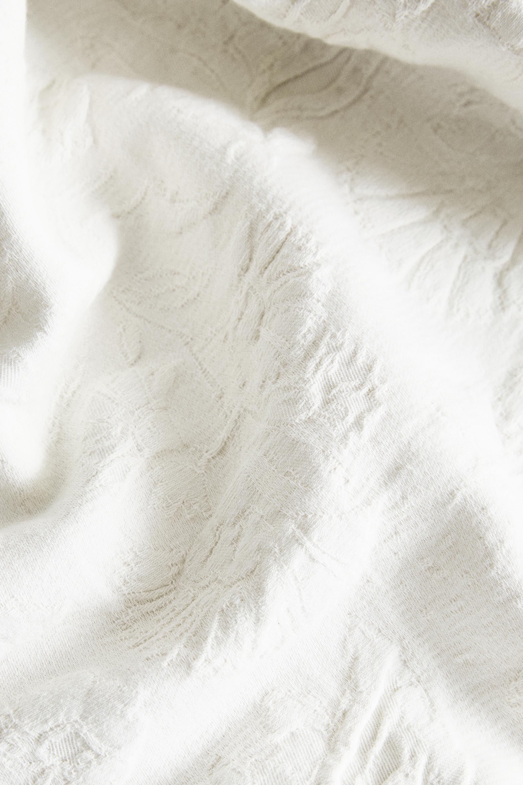 FLORAL JACQUARD BEDSPREAD