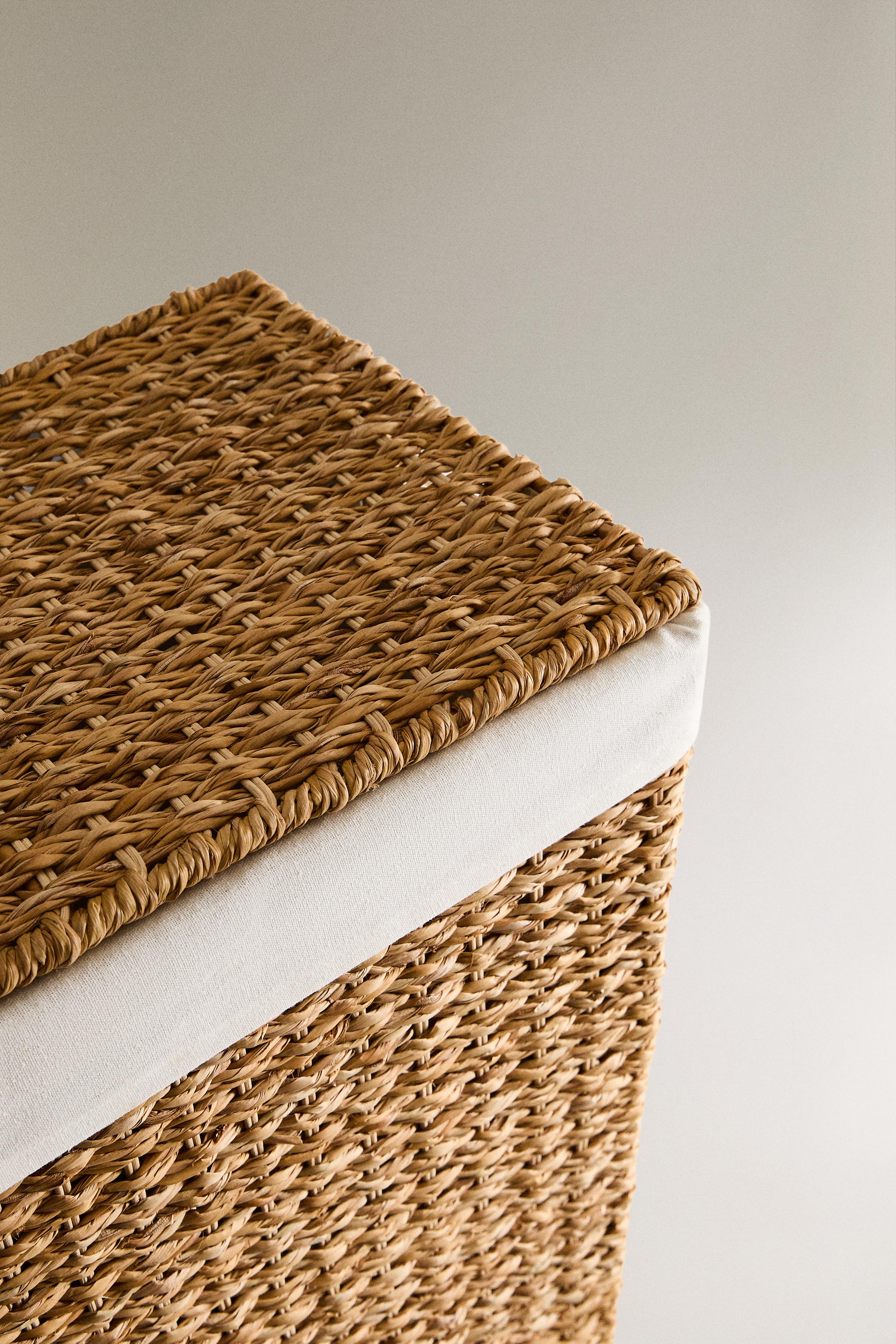 LAUNDRY HAMPER WITH FABRIC LINING