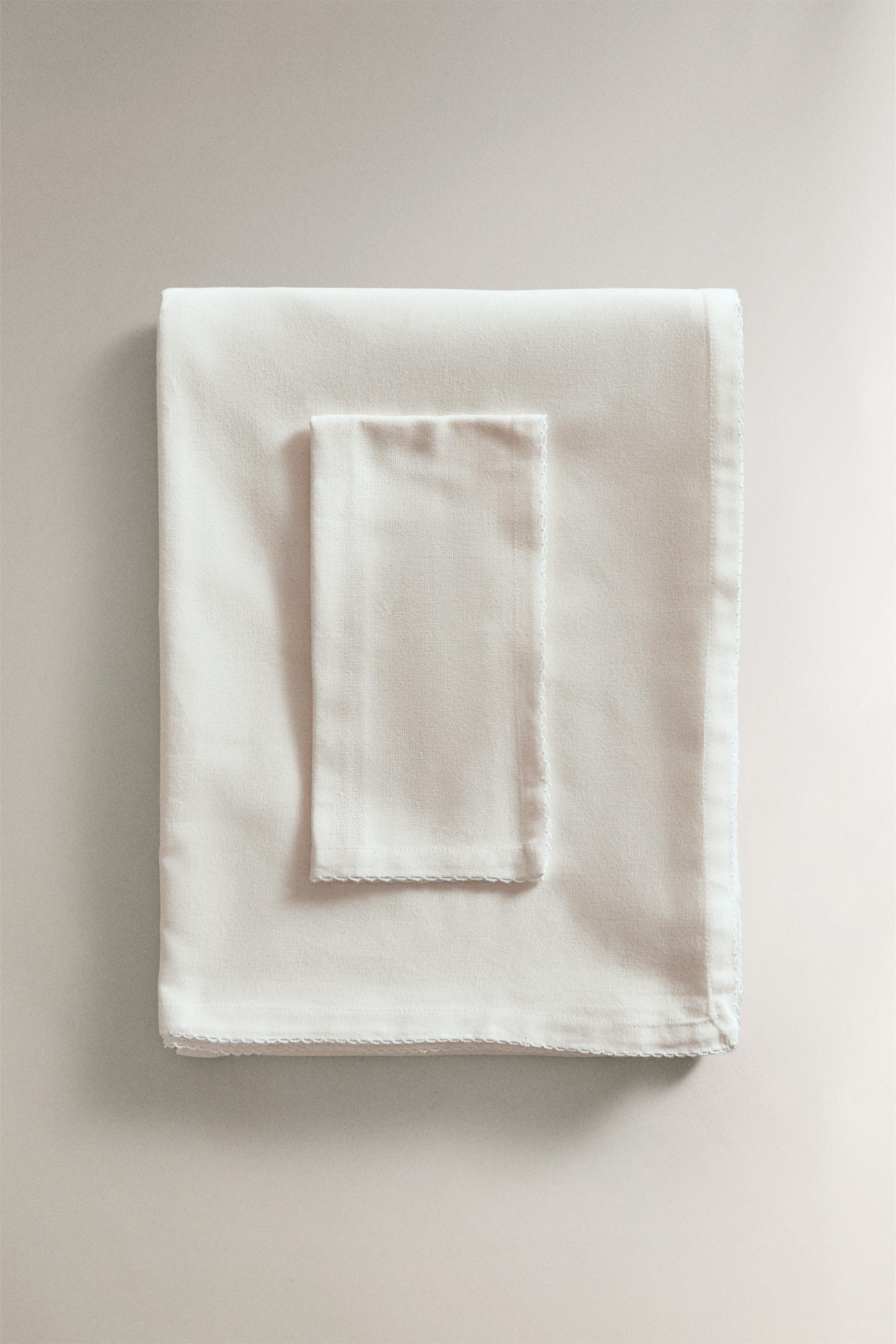 SCALLOPED TABLECLOTH