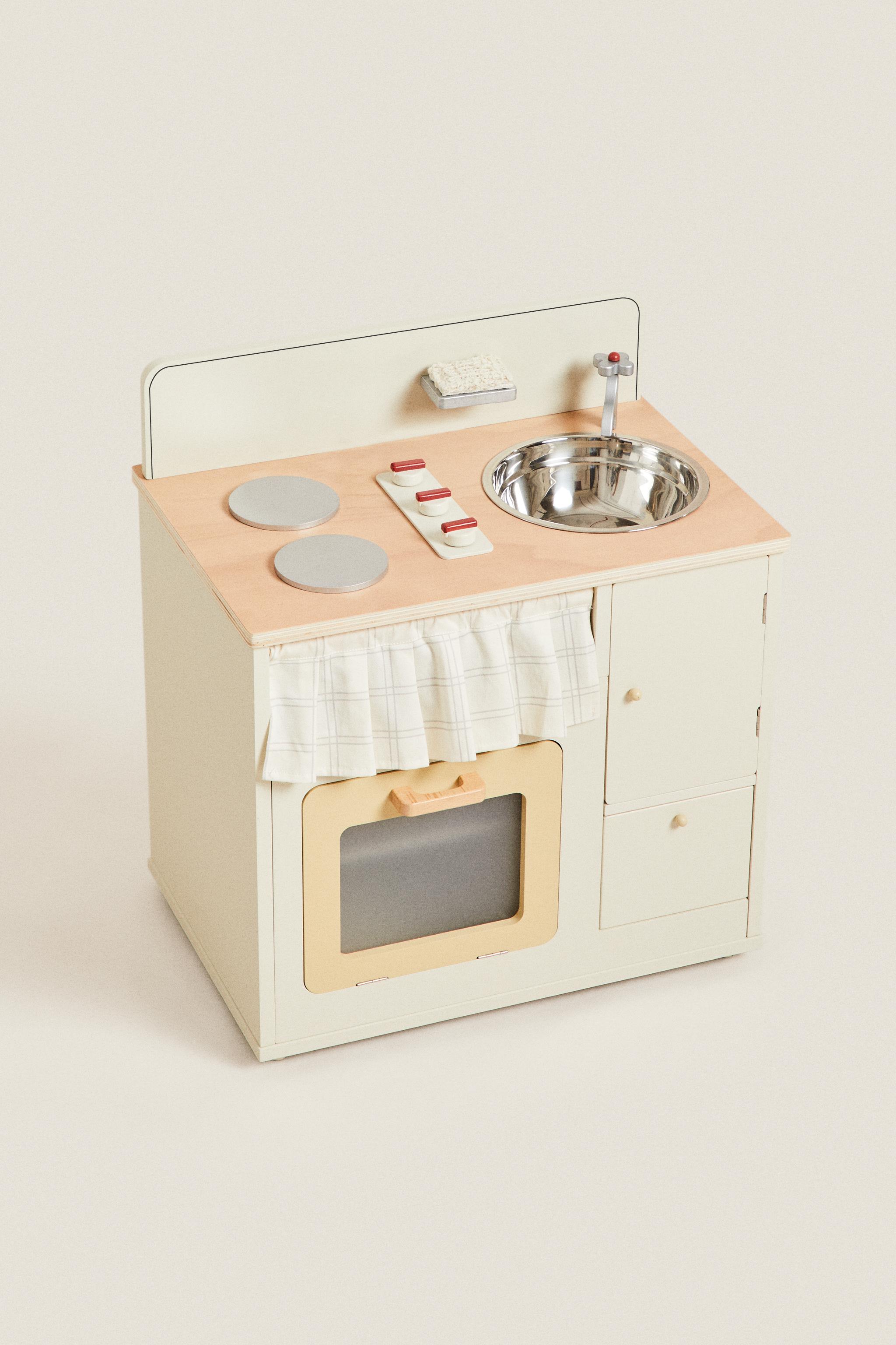 CHILDREN'S WOODEN PLAY KITCHEN
