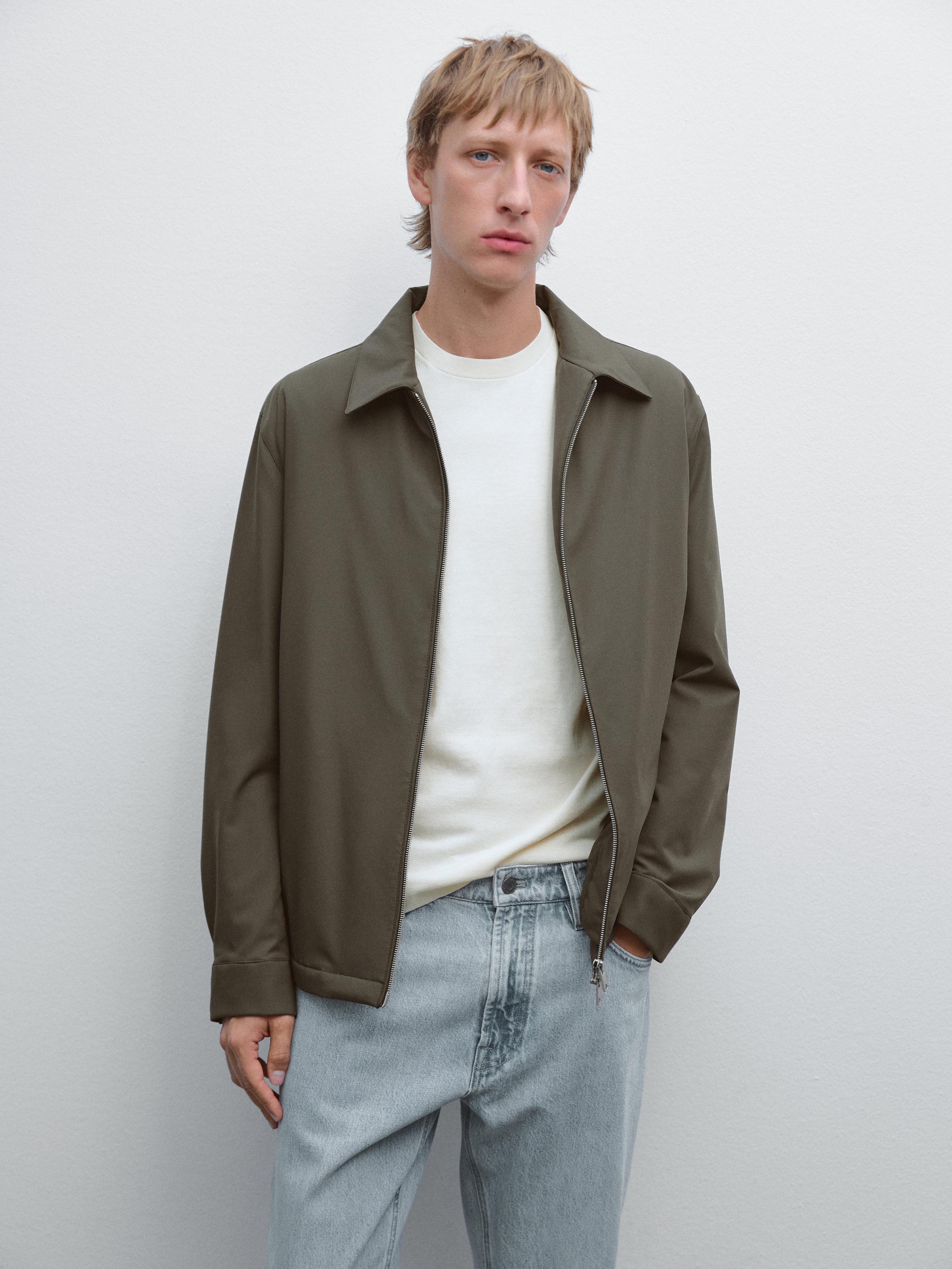 Lightweight water-repellent jacket