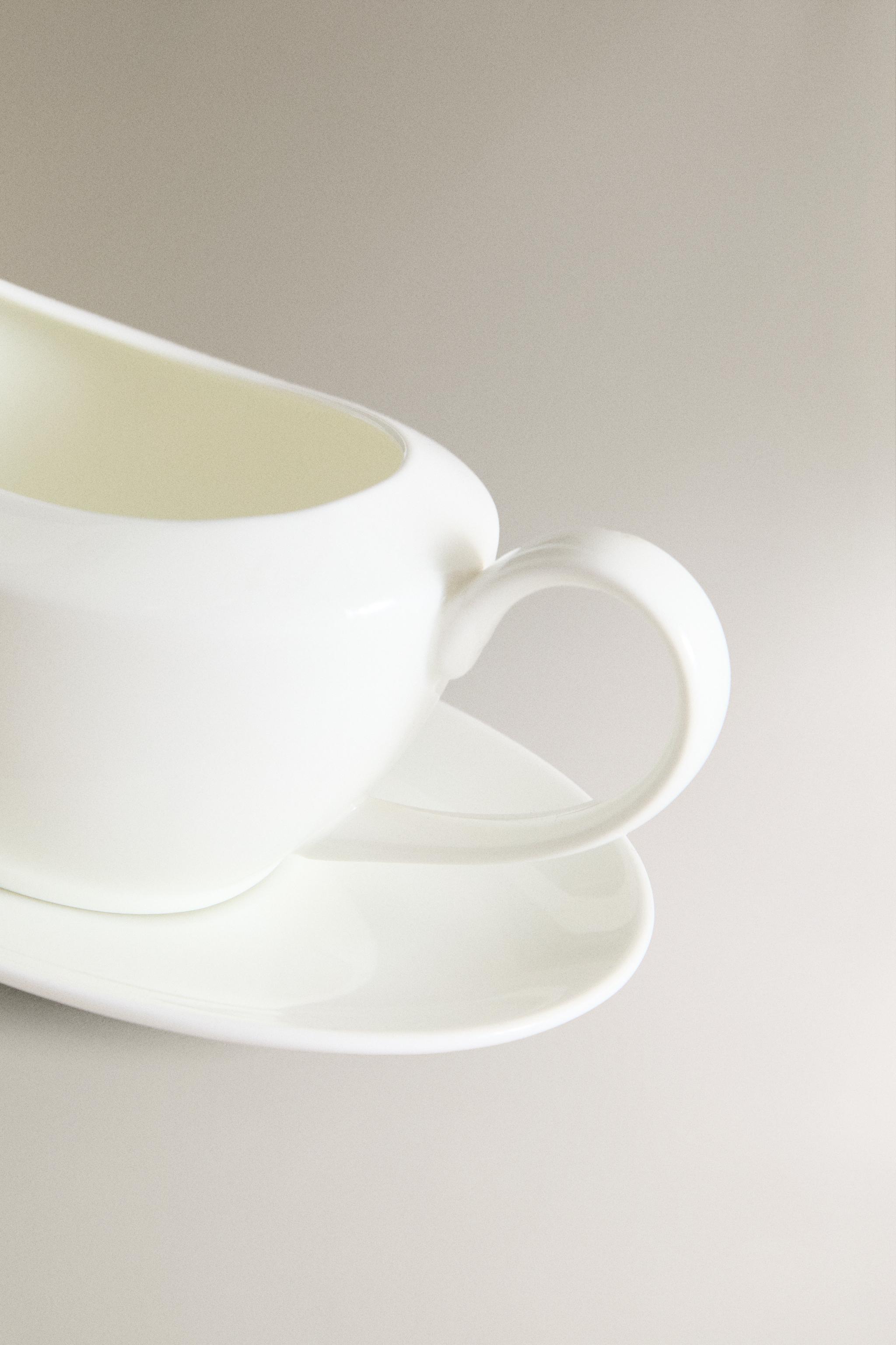 BONE CHINA GRAVY BOAT