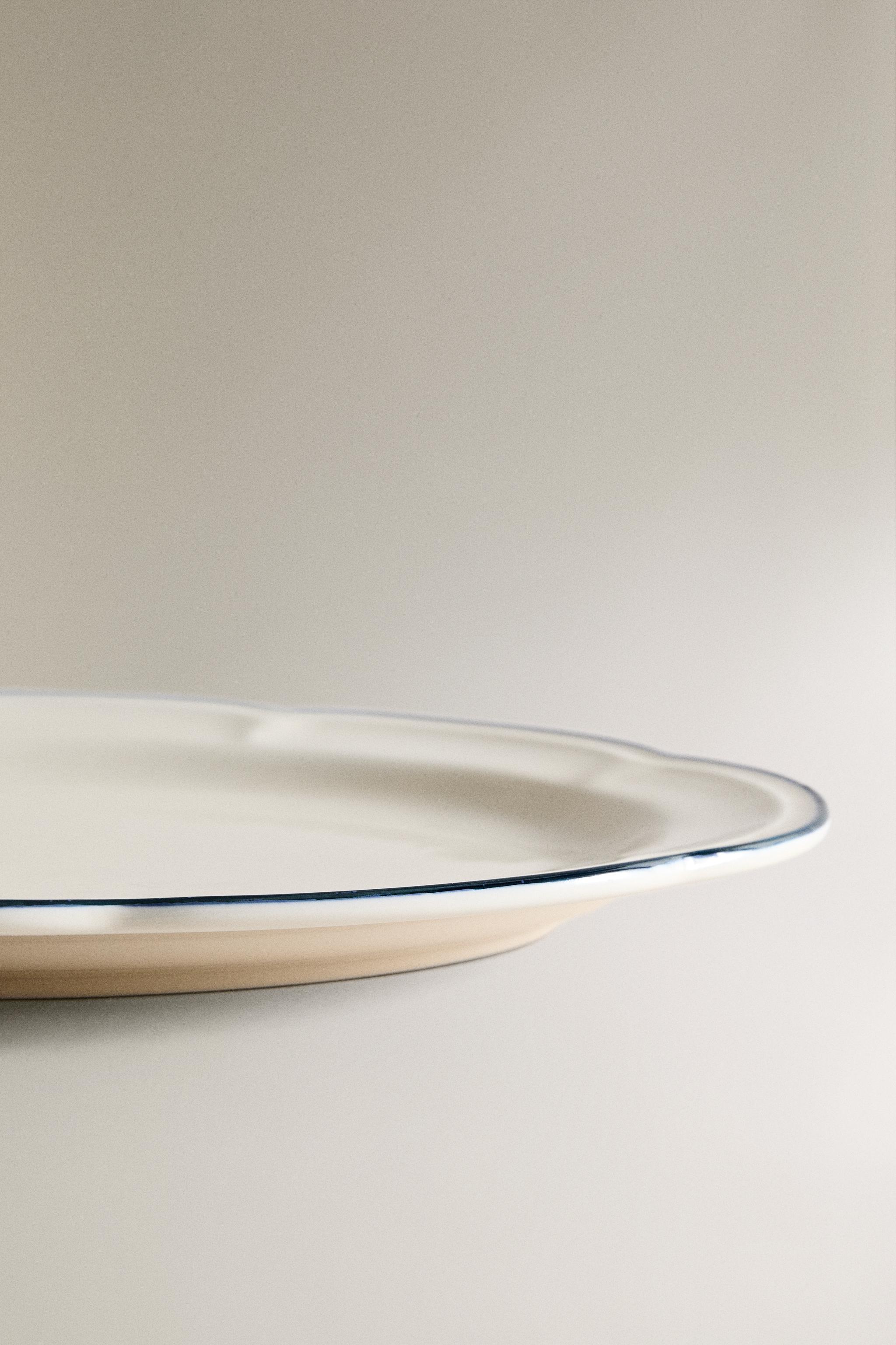 SERVING DISH WITH CONTRAST RIM
