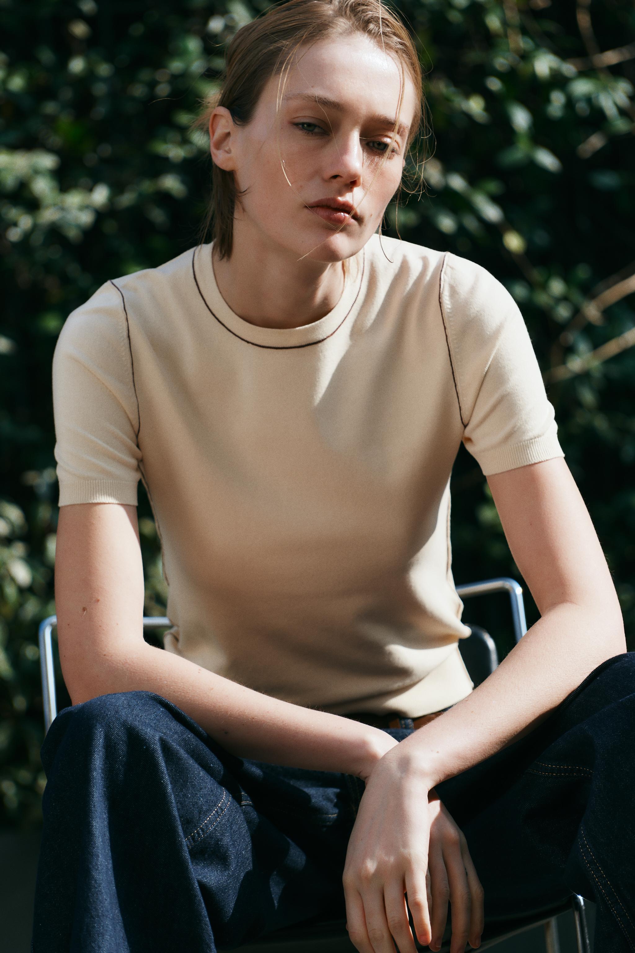 TRIMMED SHORT SLEEVE KNIT TOP