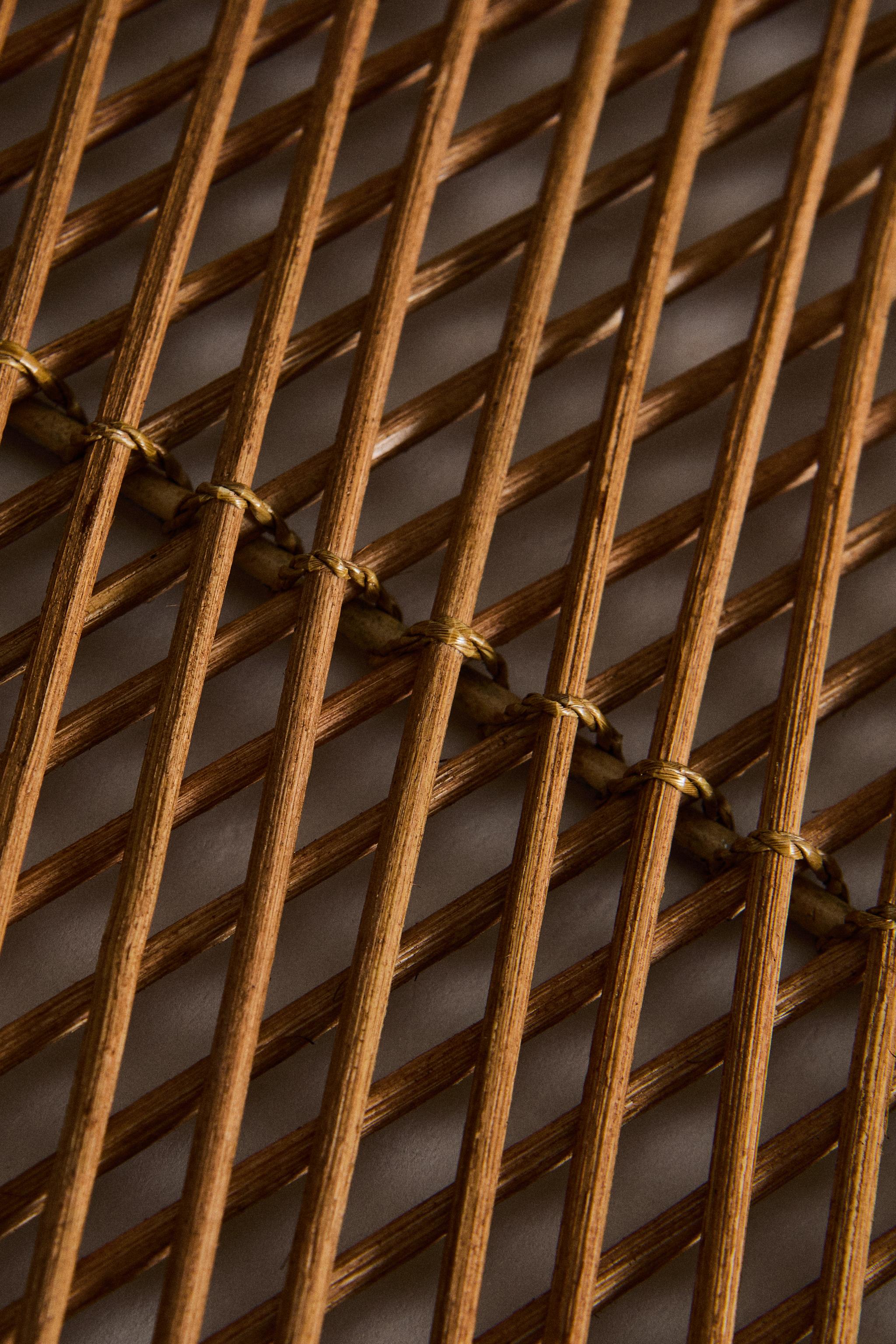 METAL RATTAN FIBER TRIVET