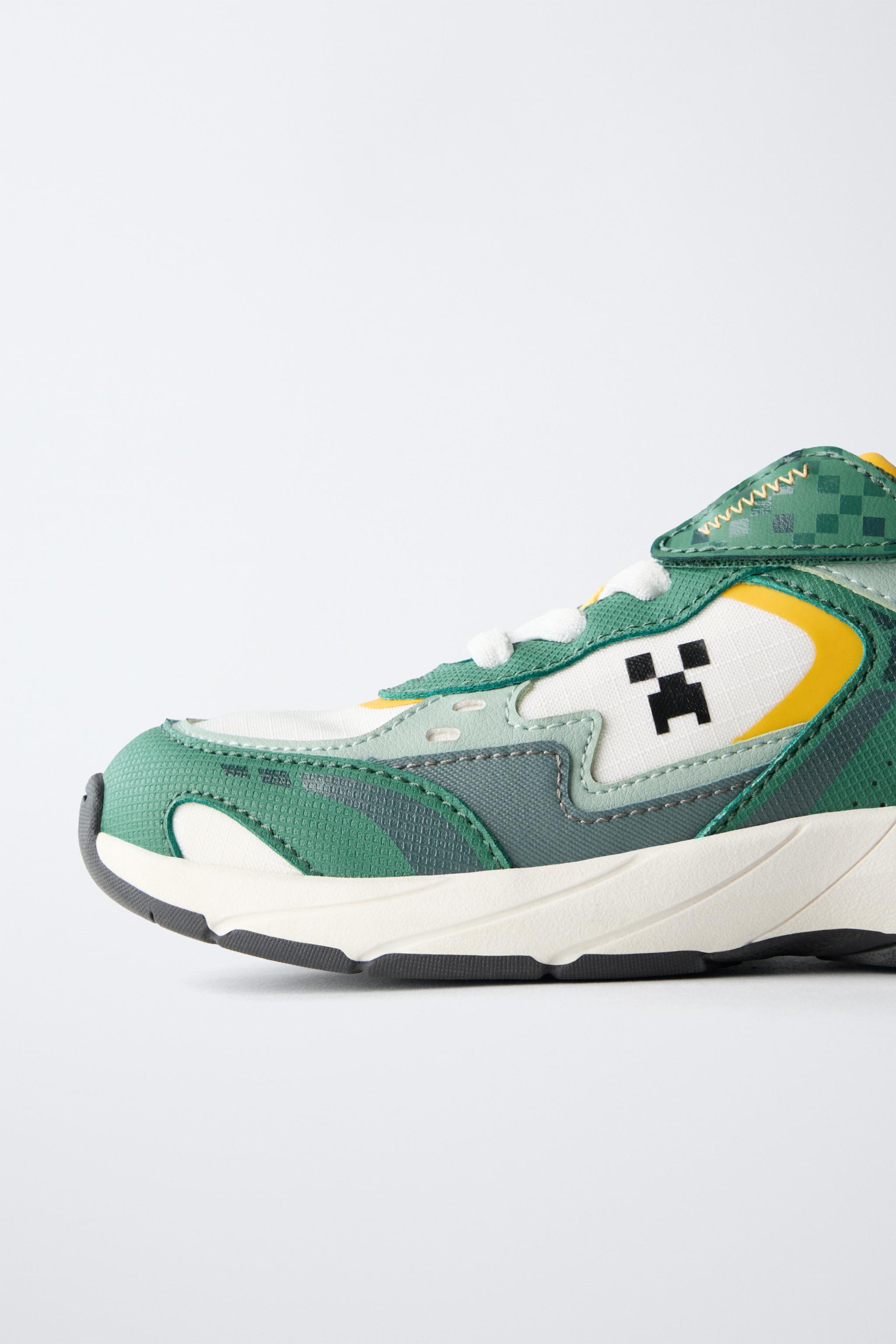 MINECRAFT © MOJANG AB. ™ SNEAKERS