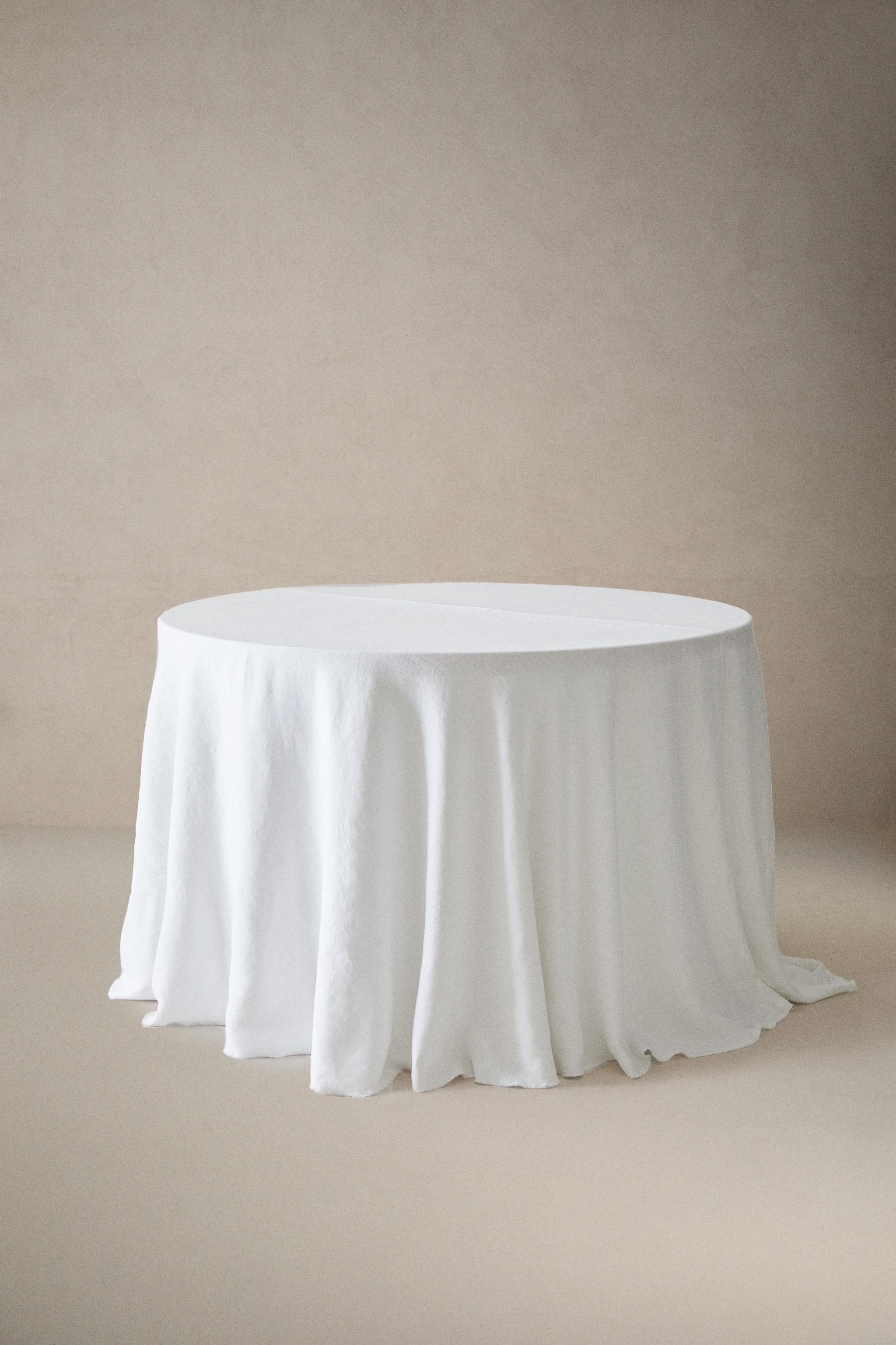 TABLECLOTH 01