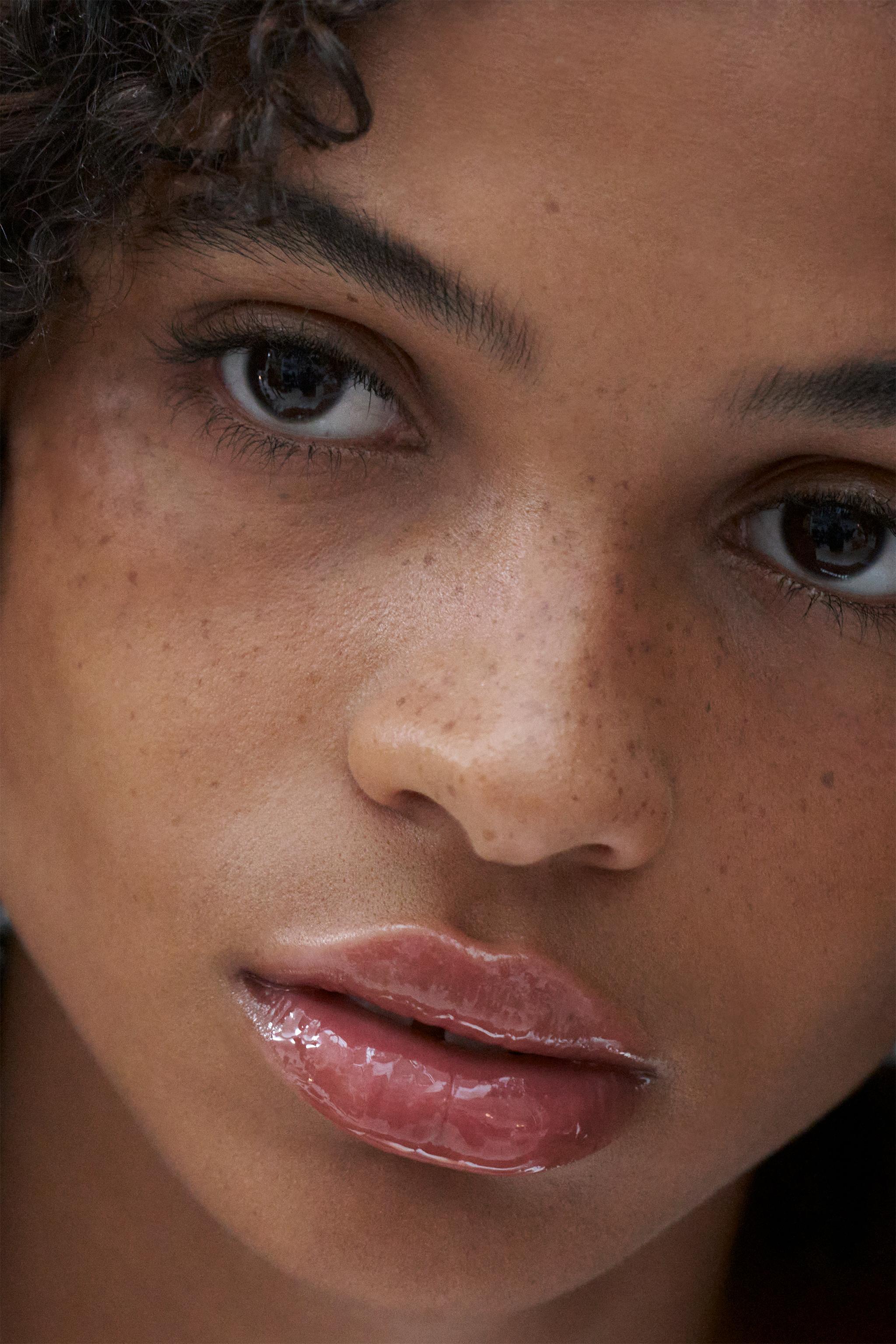 GLOSS LIPSTICK - GLOSSY TWIST