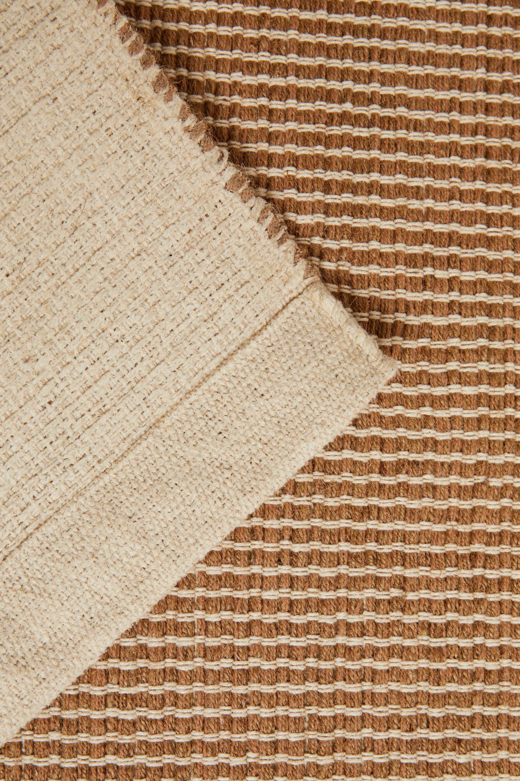 NON-SLIP STRIPED JUTE RUG