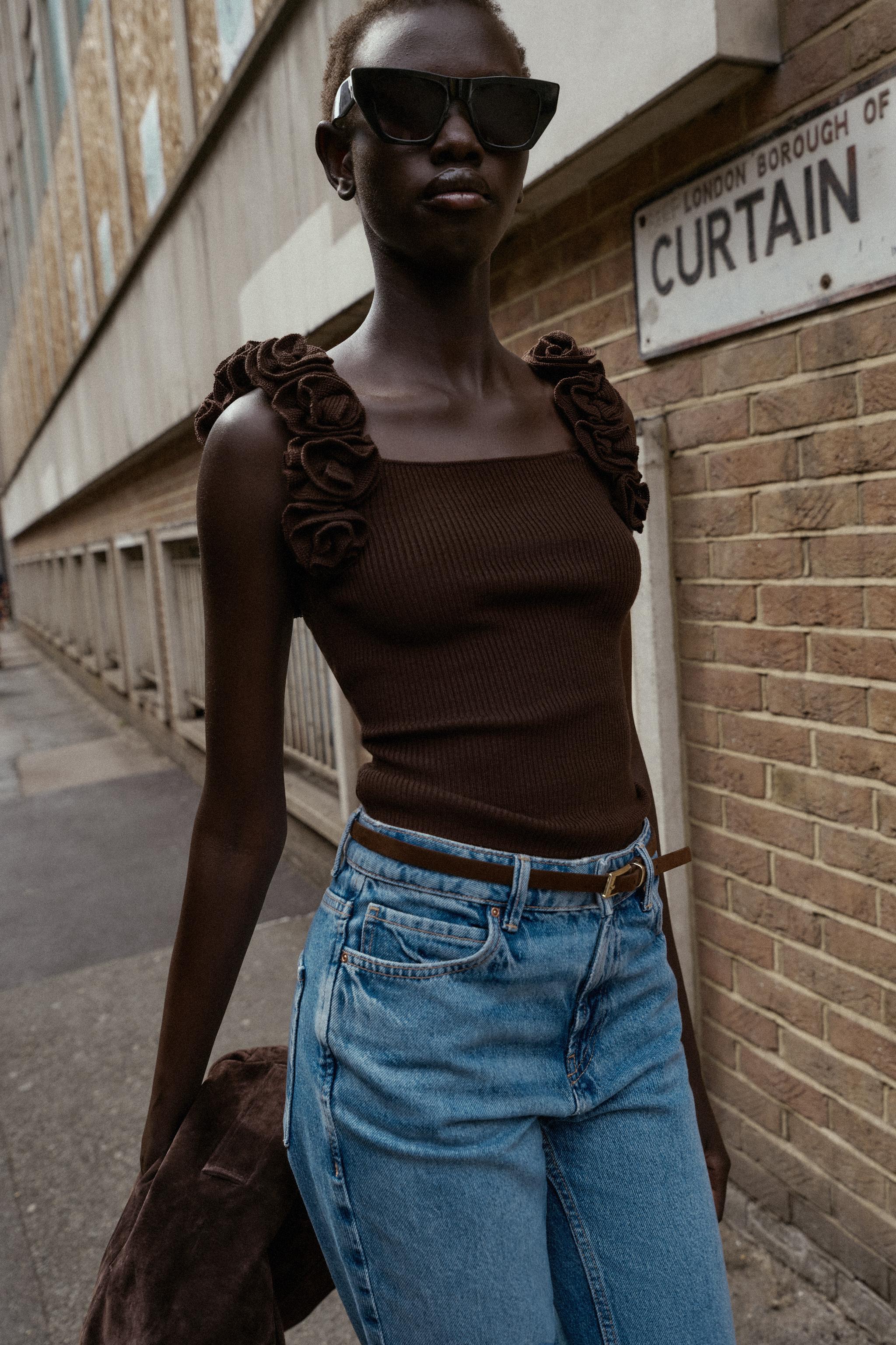 KNIT STRAPPY FLORAL TOP