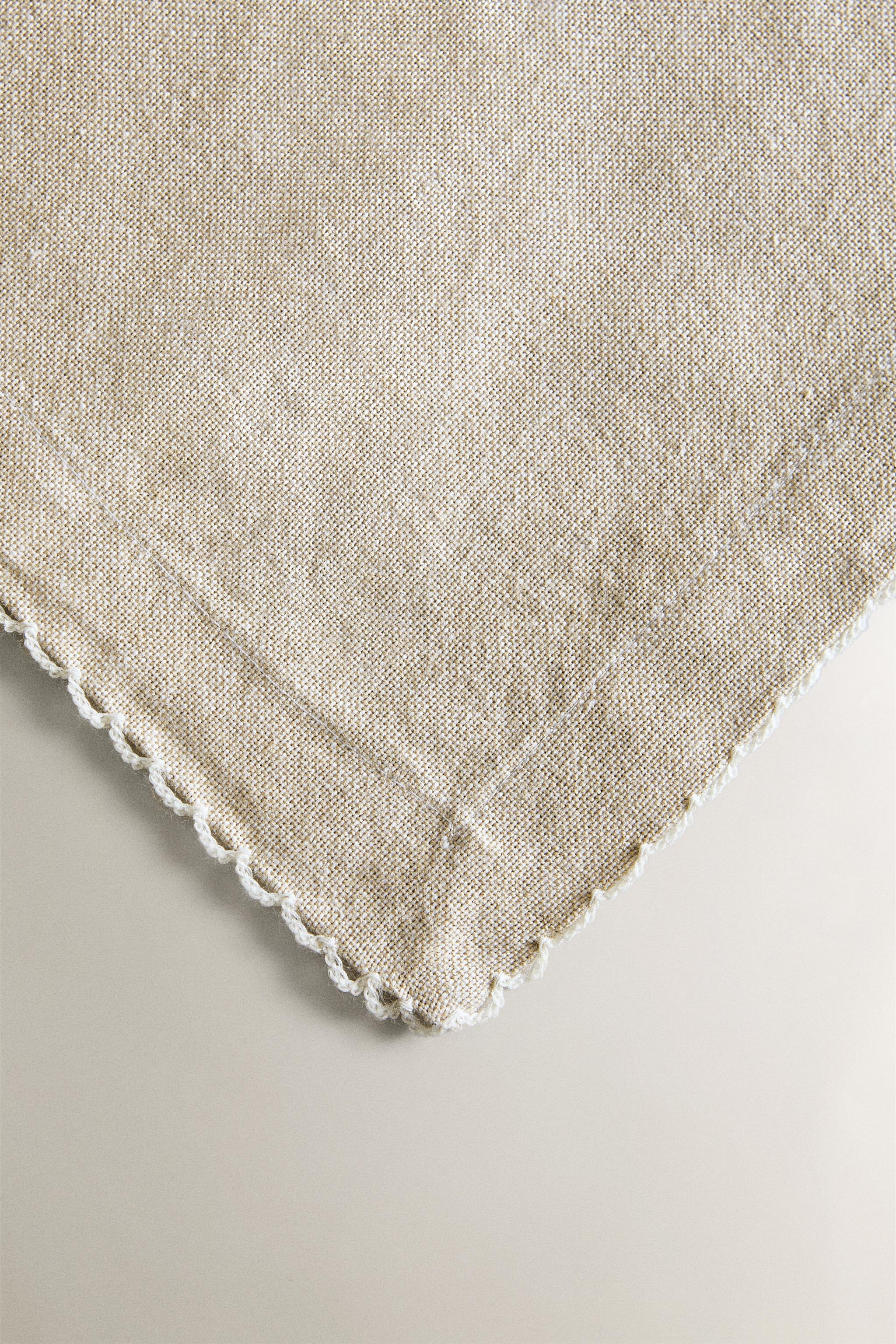 SCALLOPED TABLECLOTH