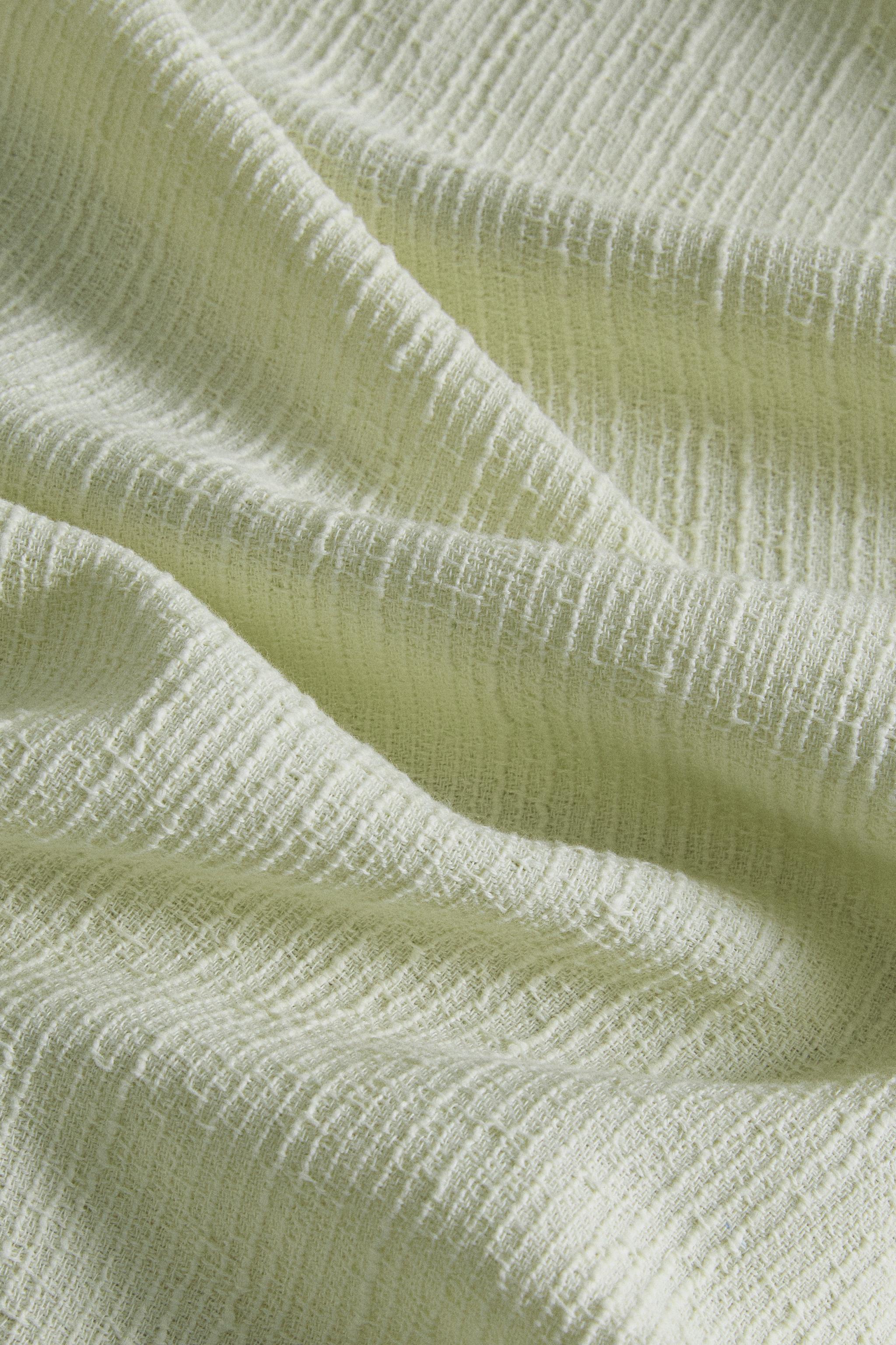 TEXTURED BEDSPREAD