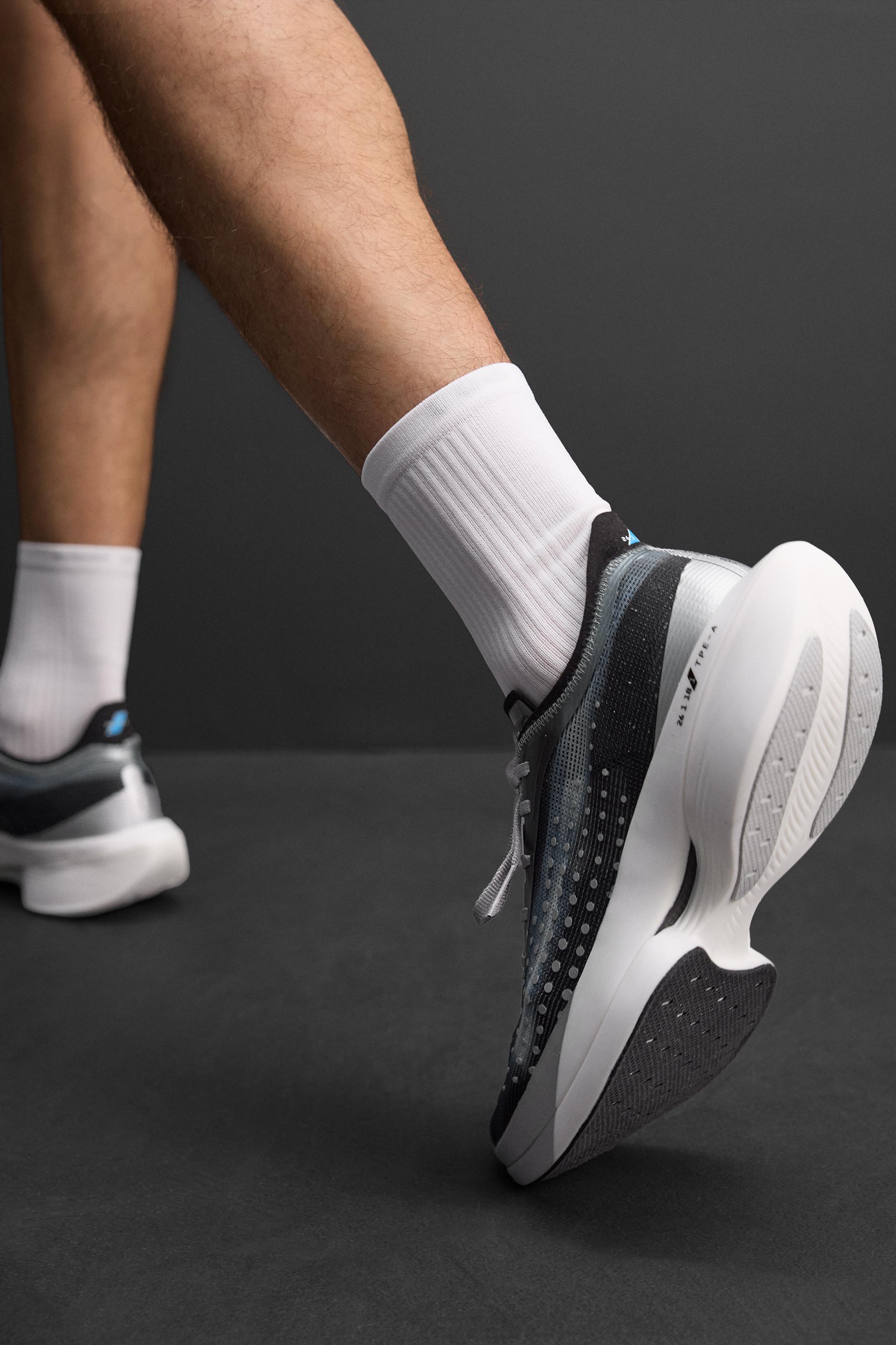 MARATHON RUNNING SHOES