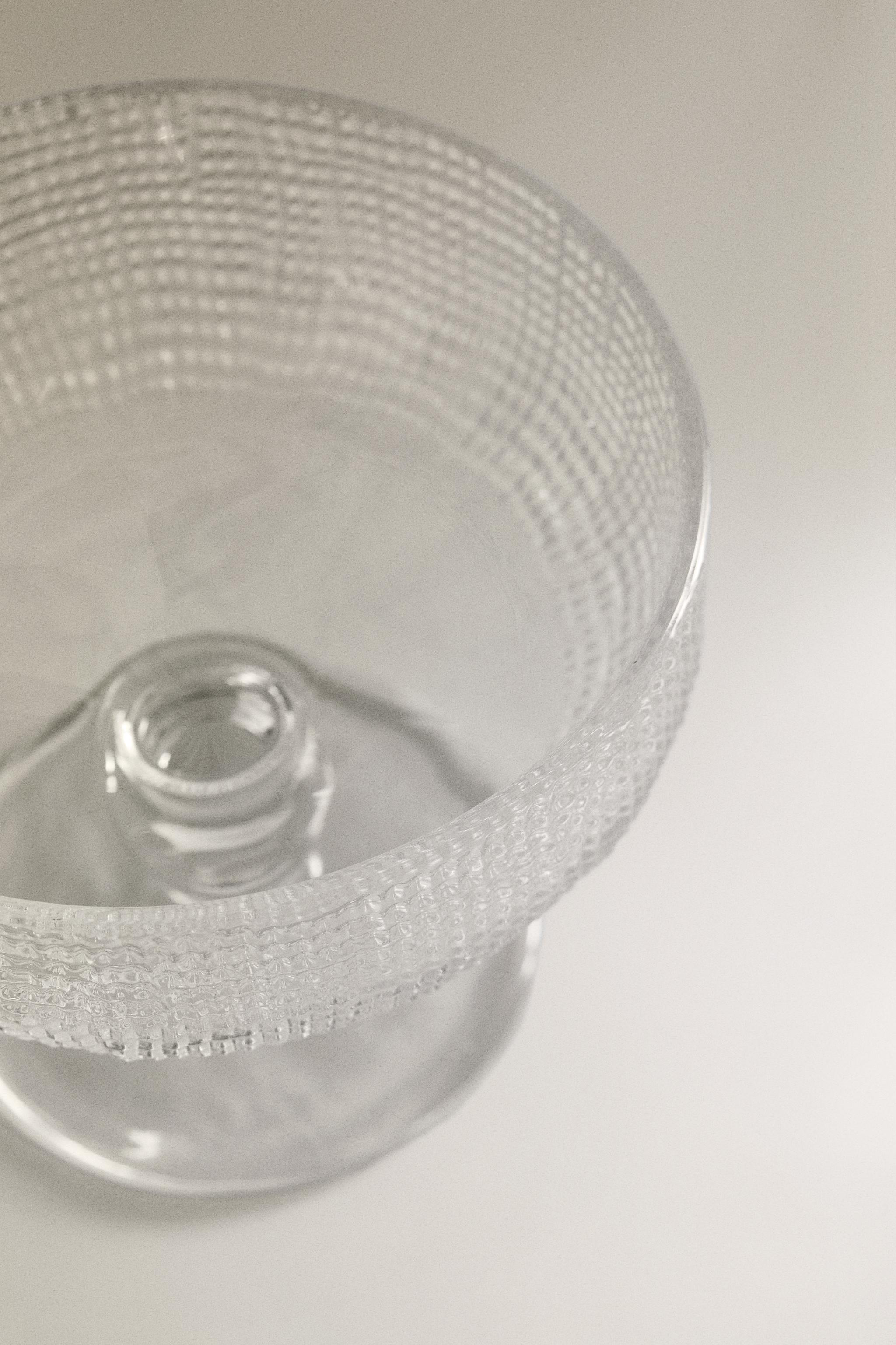 ICE-CREAM CUP GLASS WITH RAISED DESIGN