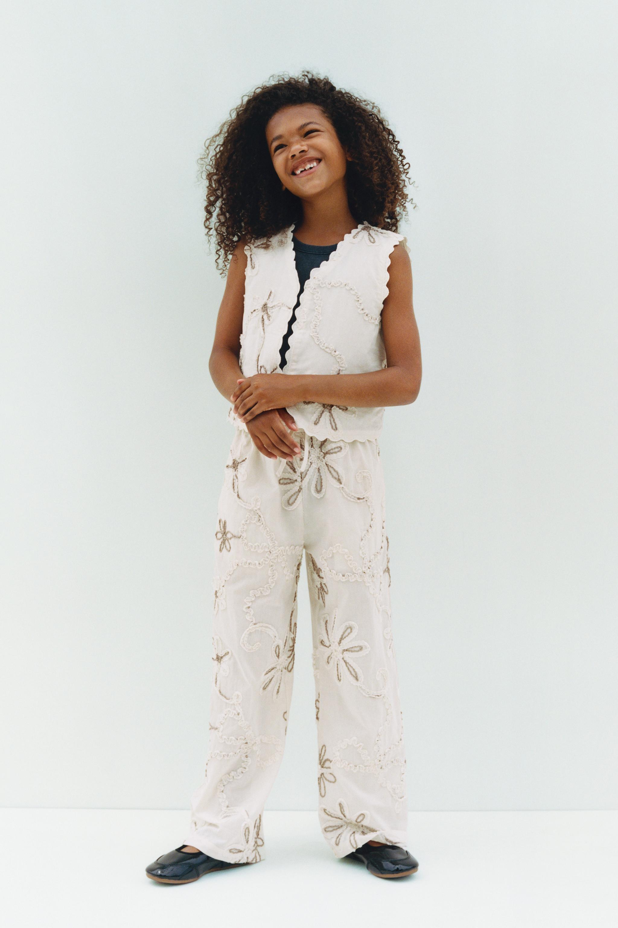 STRAIGHT LEG PANTS WITH EMBROIDERED FLOWERS