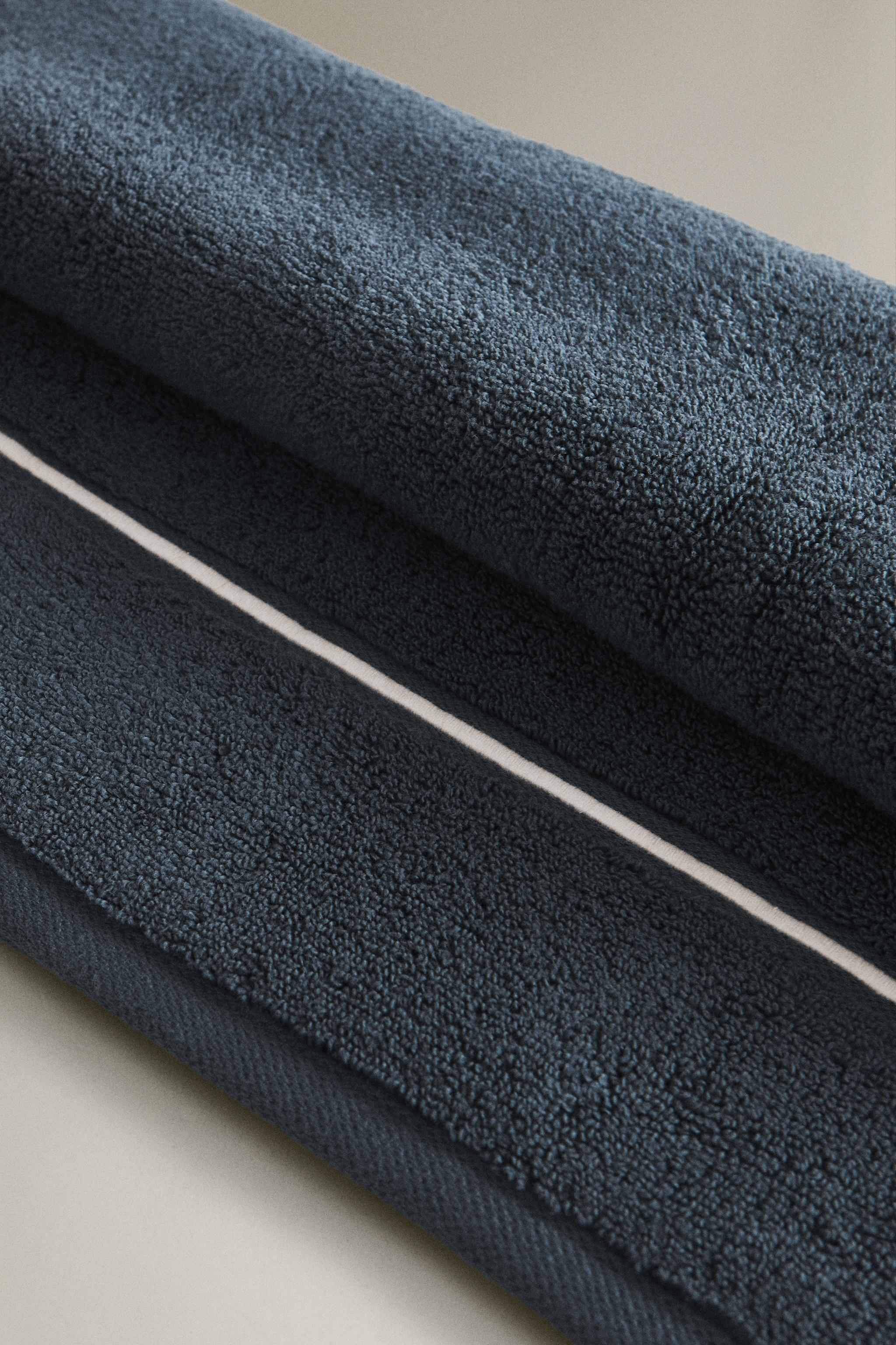 EMBROIDERED TRIM BATH TOWEL