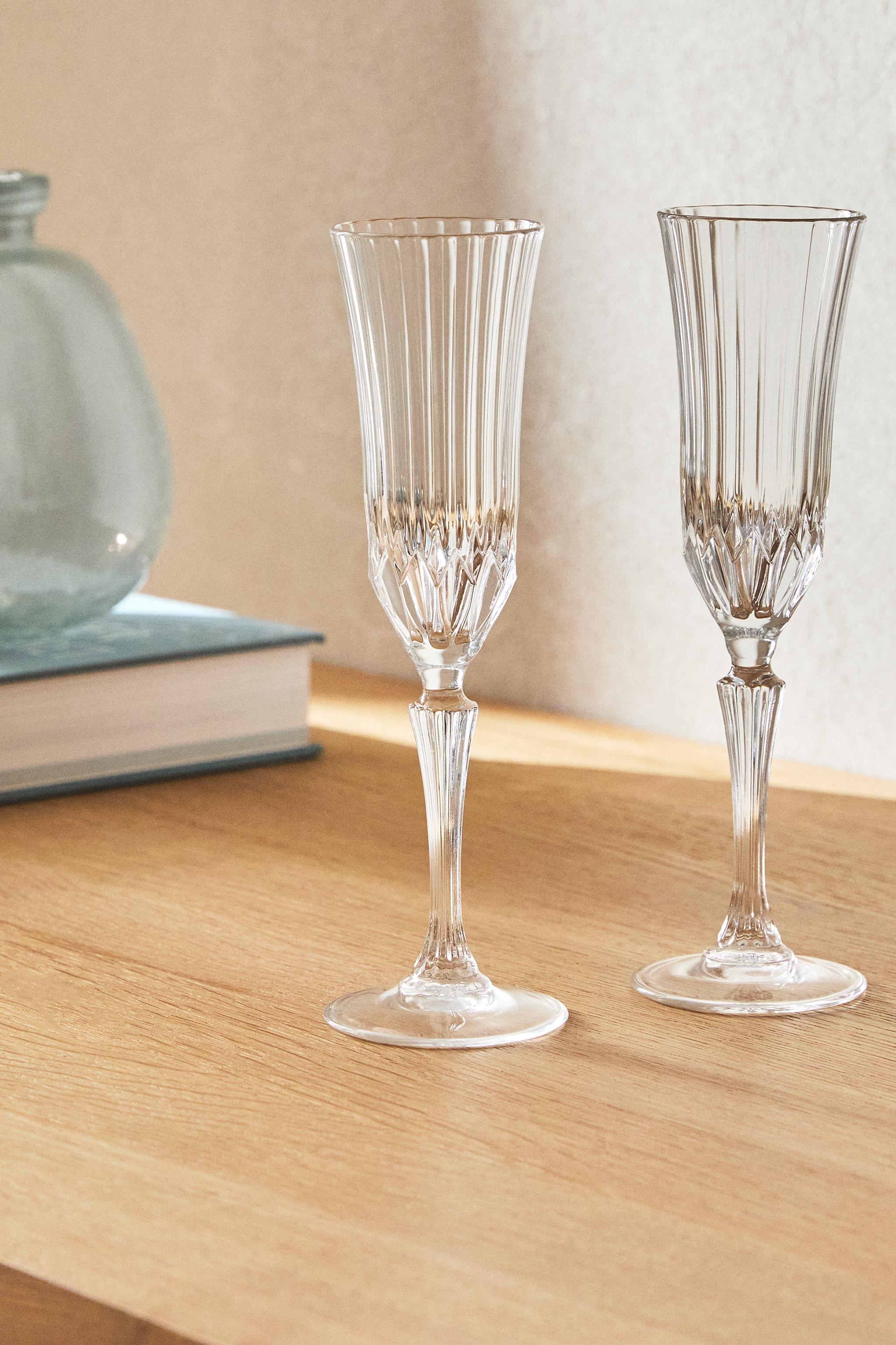 ENGRAVED CRYSTALLINE FLUTE GLASS WITH ENGRAVED GLASS EFFECT