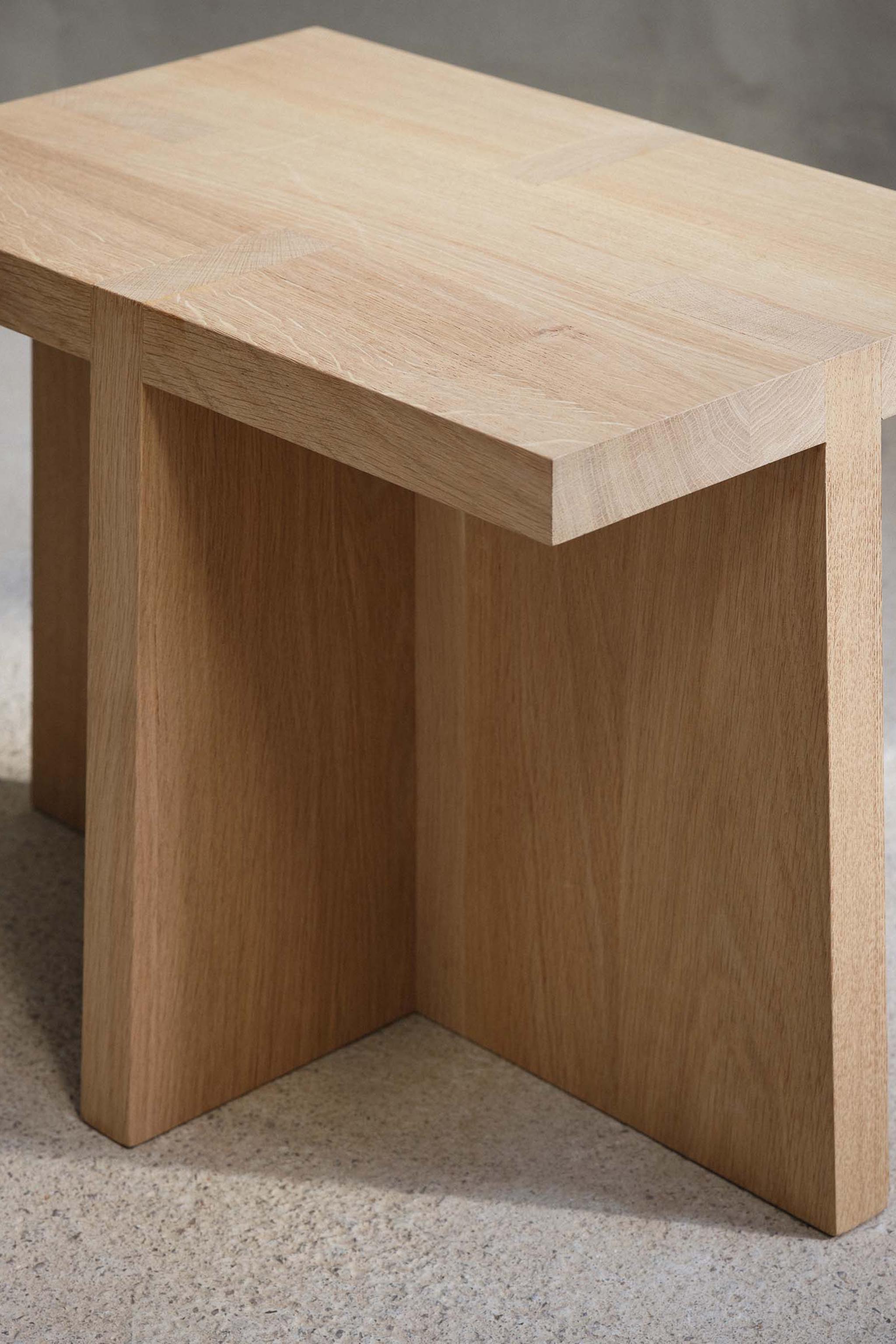 SIDETABLE 01