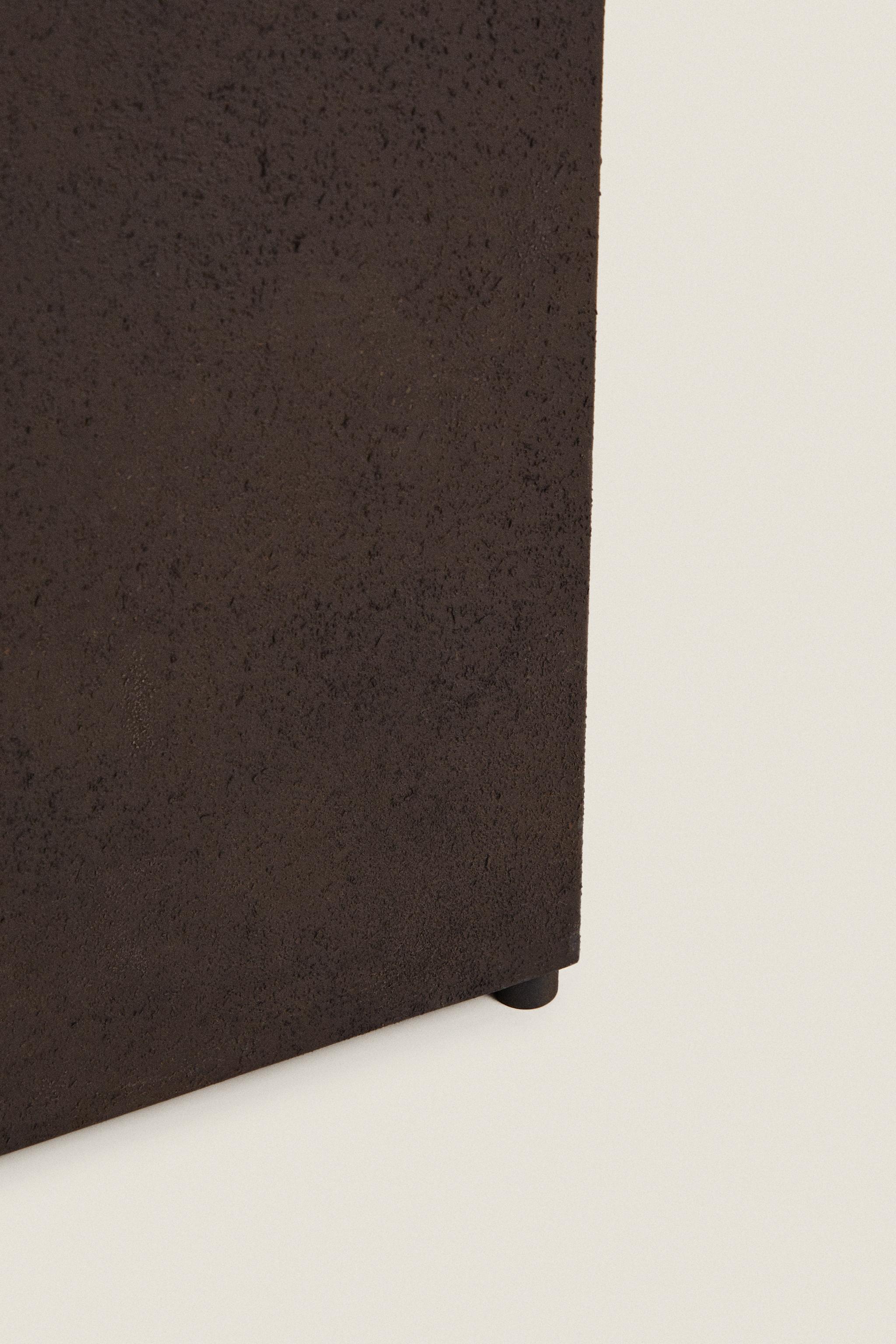 RECTANGULAR METAL PLINTH