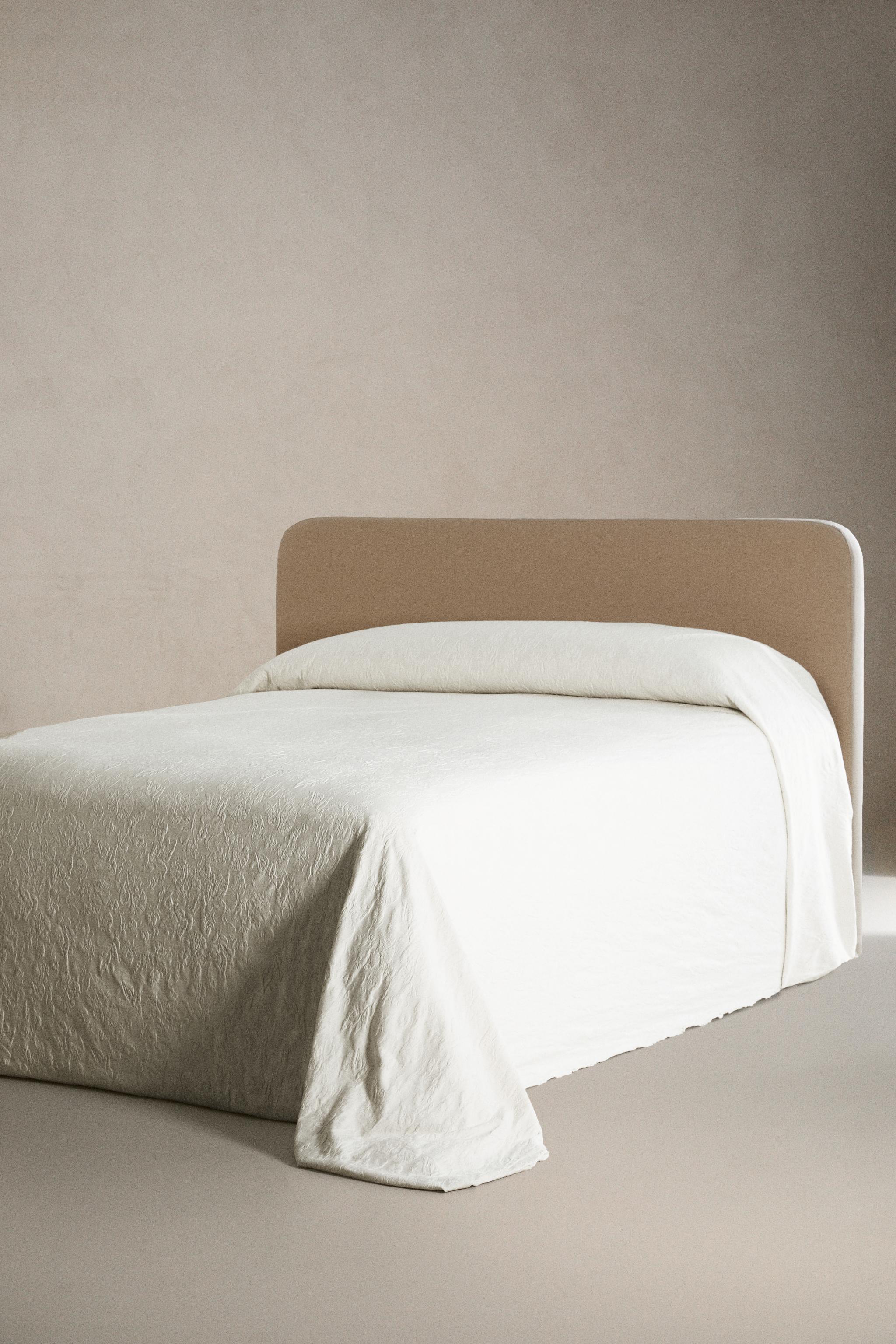 FLORAL JACQUARD BEDSPREAD