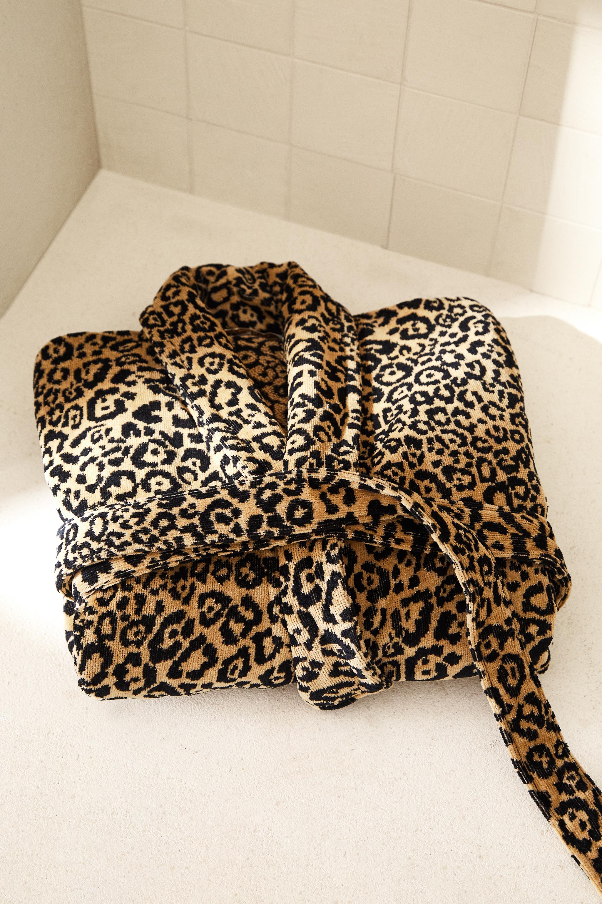 ANIMAL PRINT JACQUARD BATHROBE (400 GXM²)