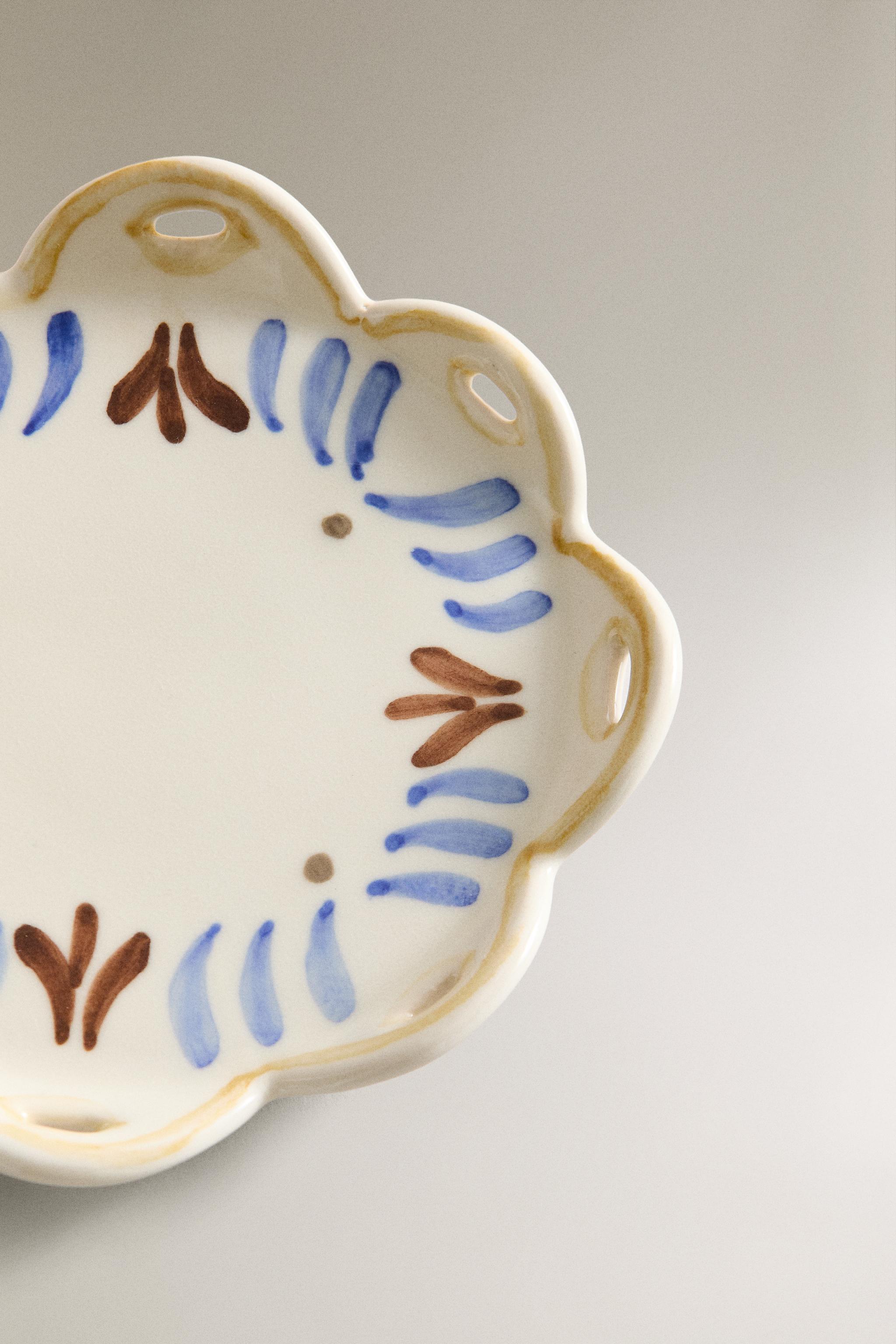 CERAMIC SIDE PLATE WITH FLORAL MOTIFS