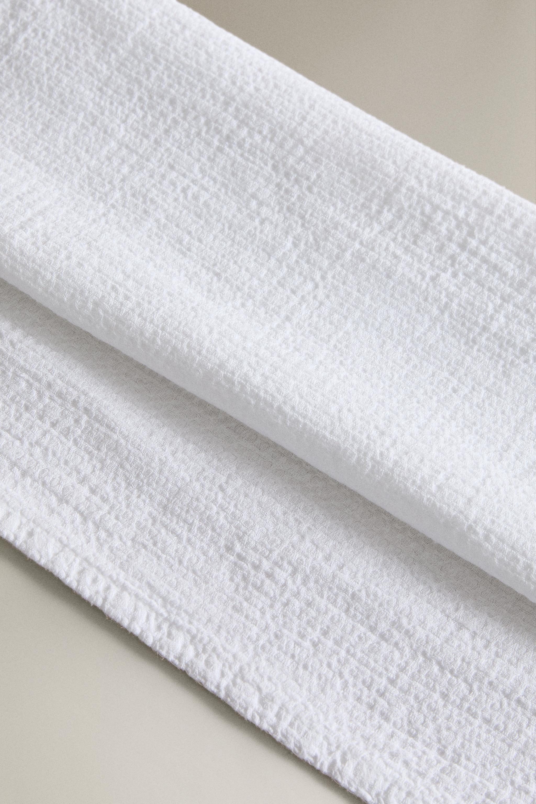 WAFFLE-KNIT LINEN BATH TOWEL