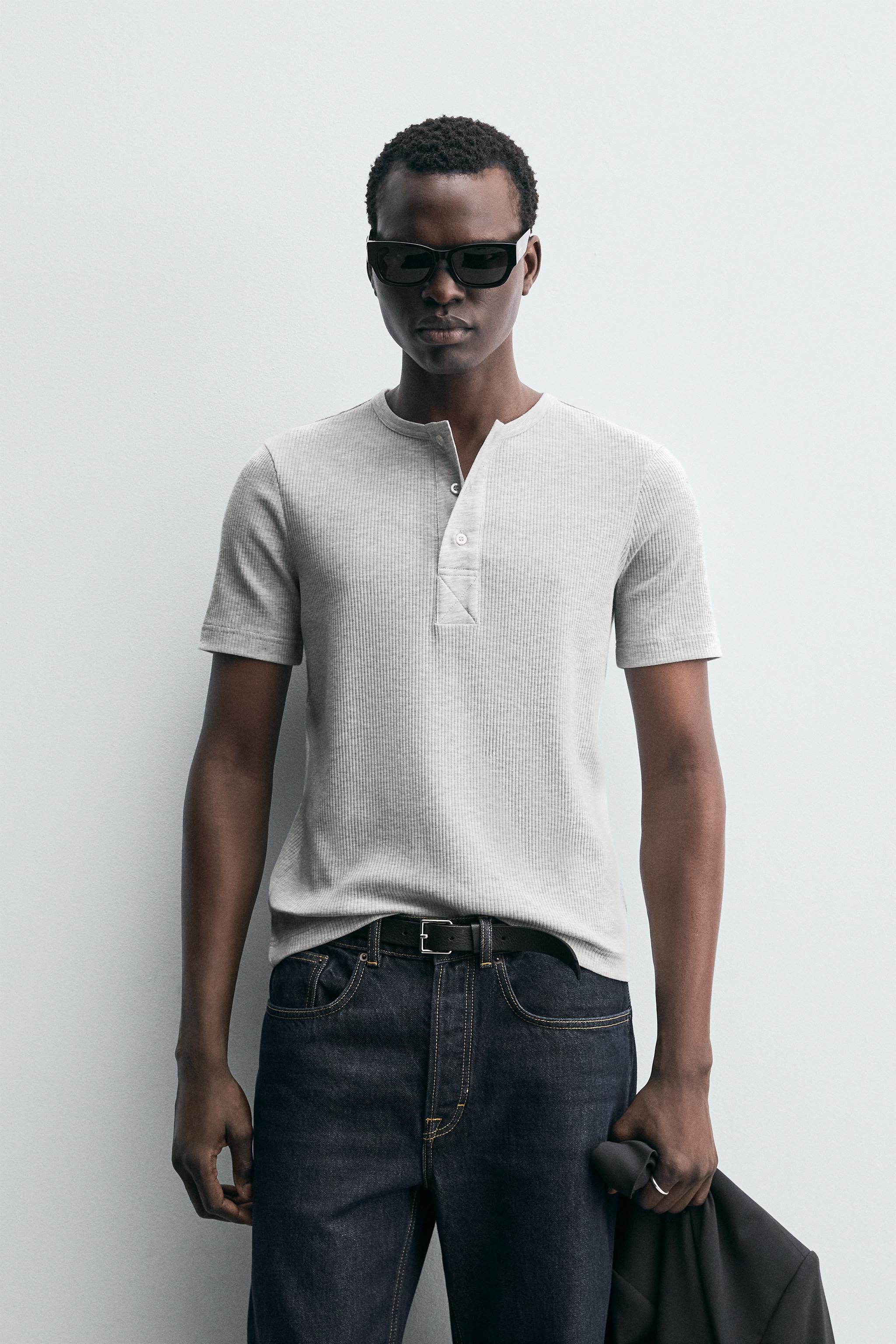 BUTTON-NECK T-SHIRT