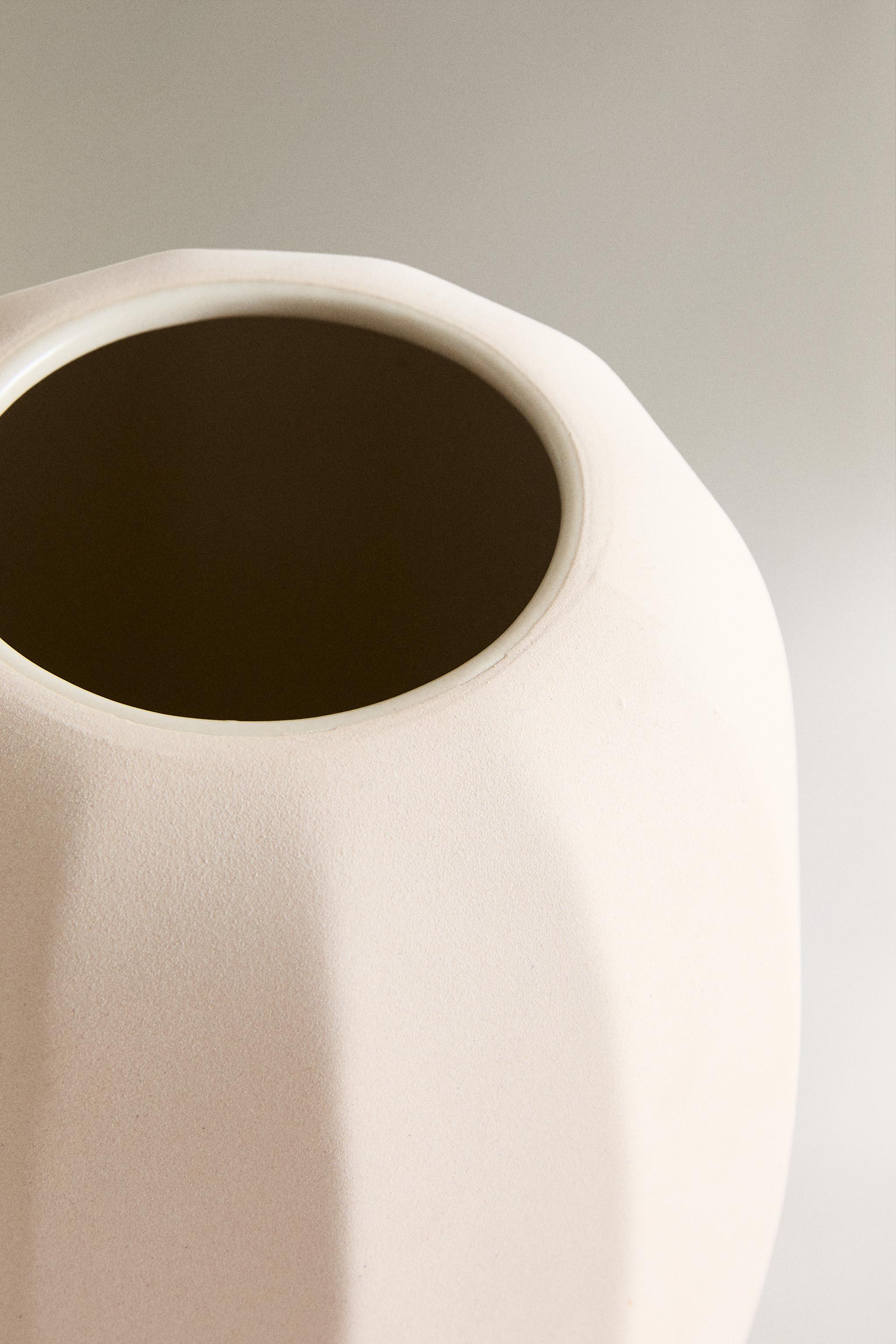 STONEWARE VASE WITH LINES