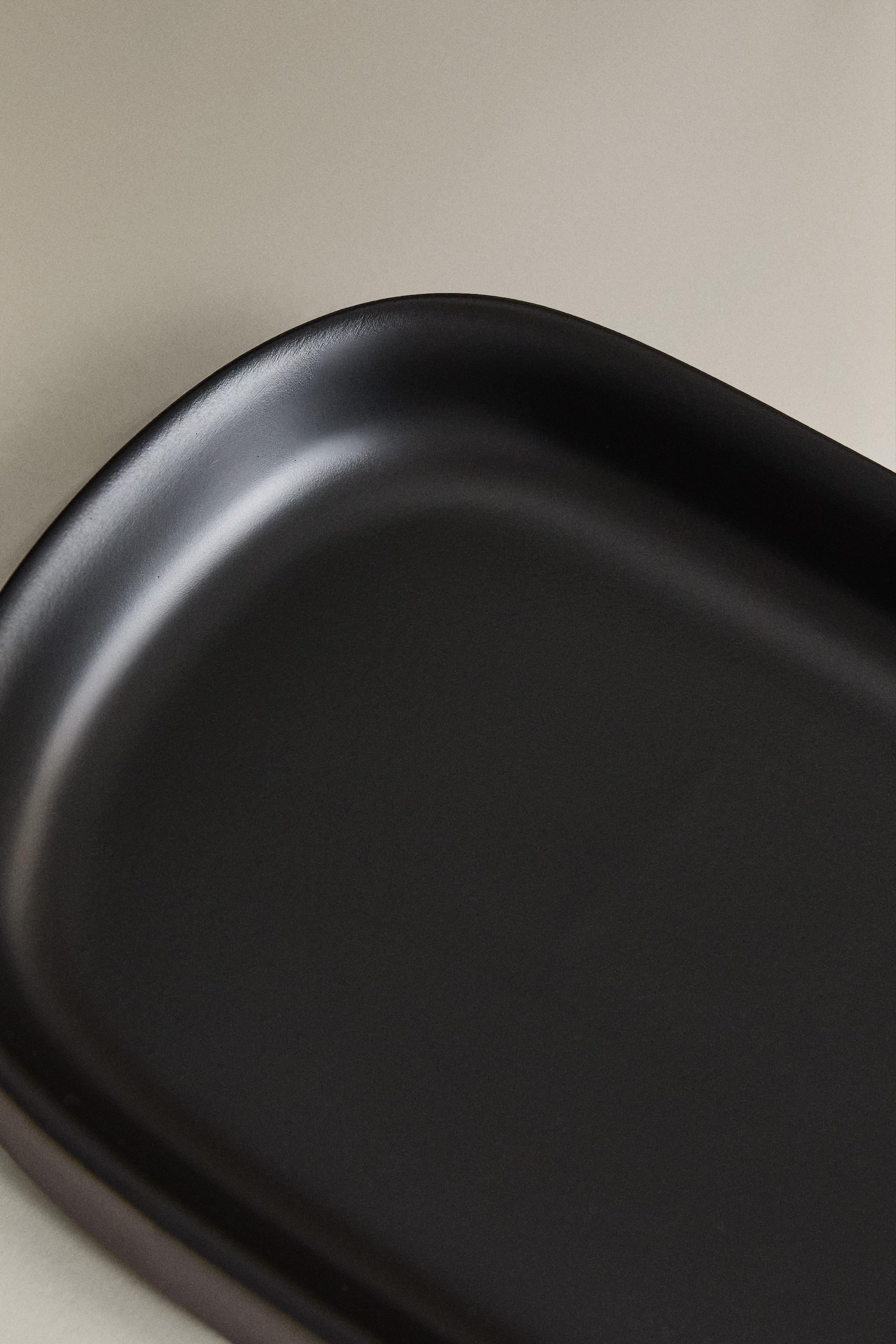 BLACK RESIN SOAP DISH