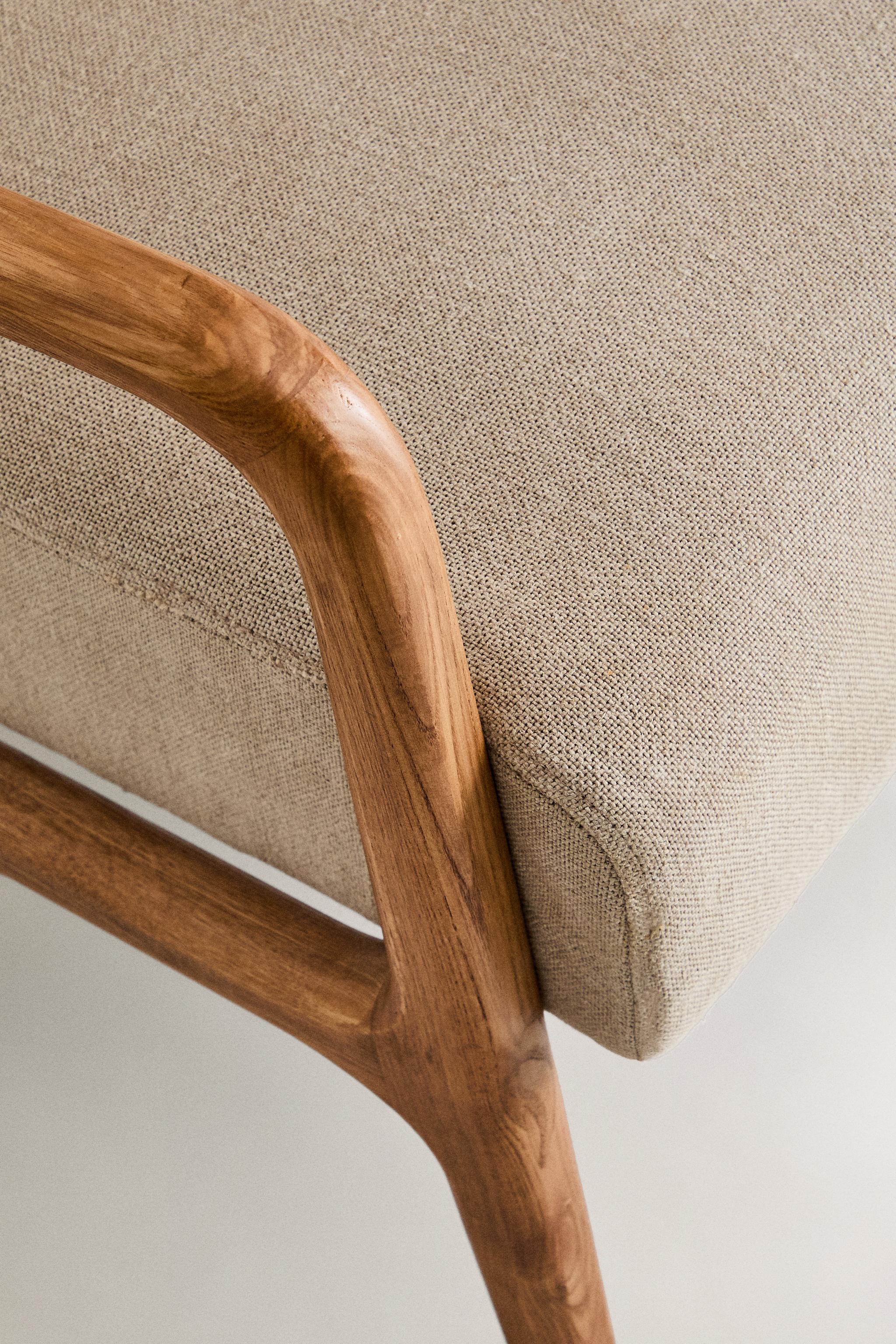 ASH WOOD LINEN ACCENT CHAIR