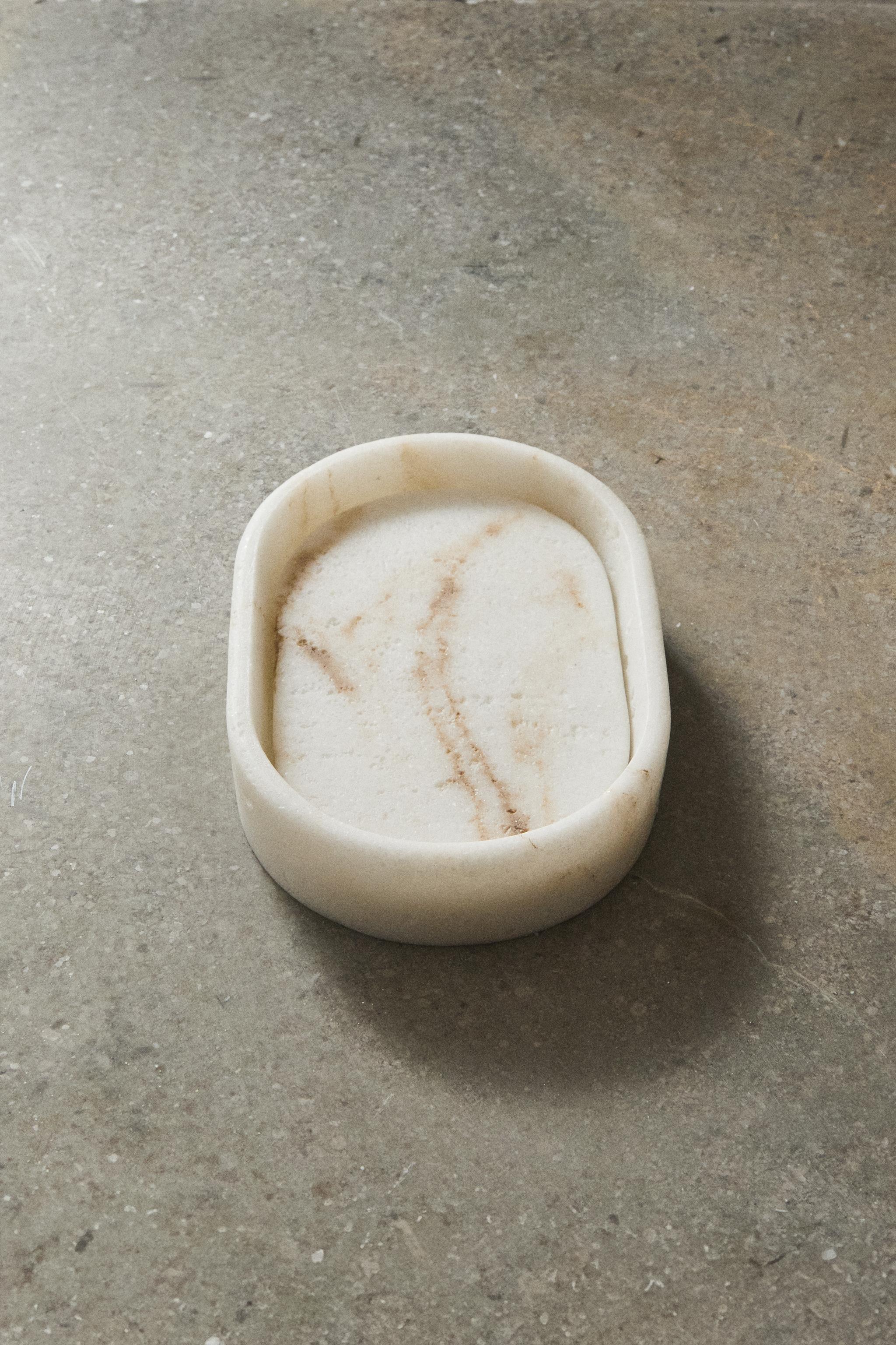 MARBLE-EFFECT BATHROOM SOAP DISH