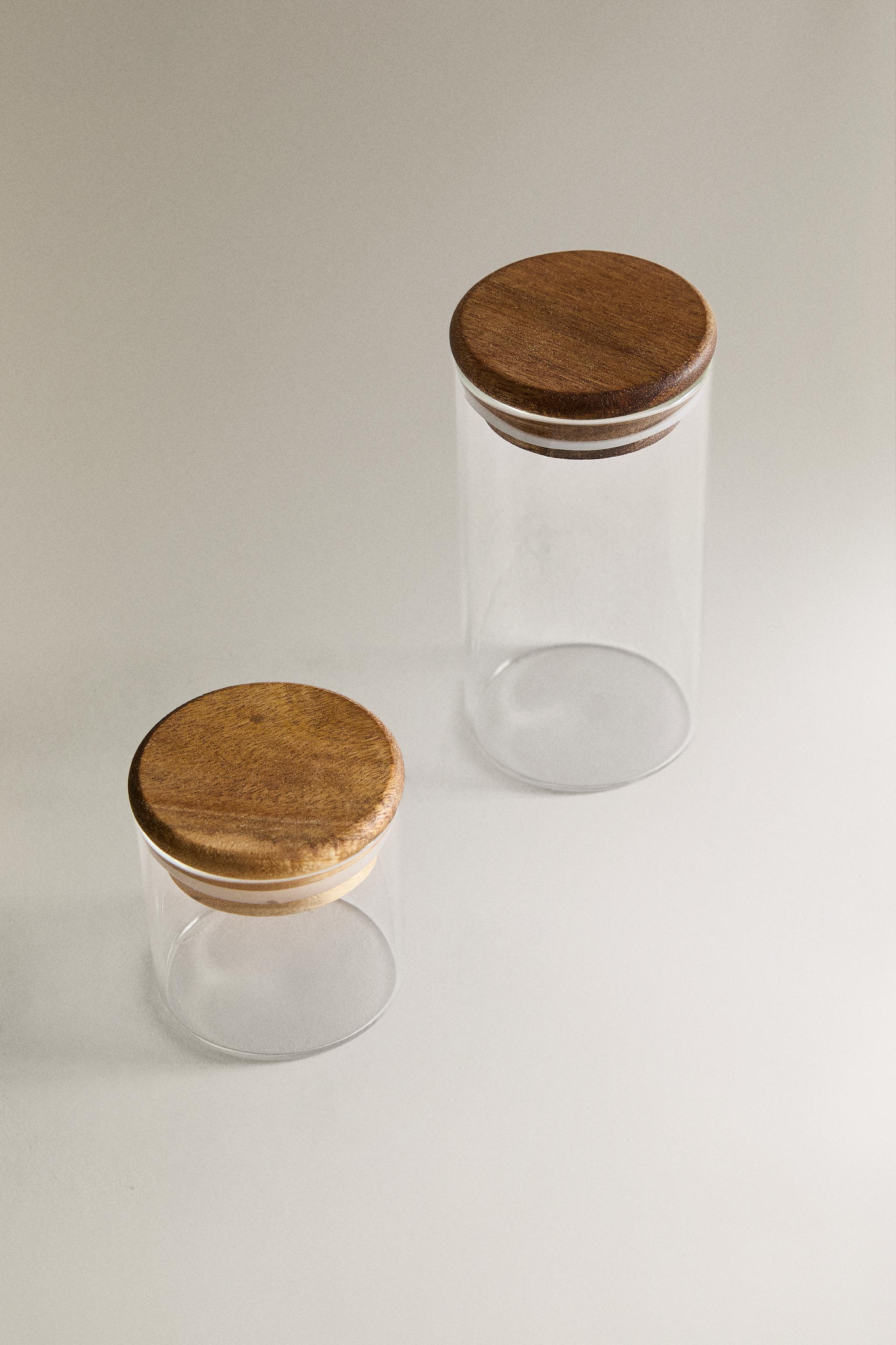 GLASS AND WOOD KITCHEN STORAGE