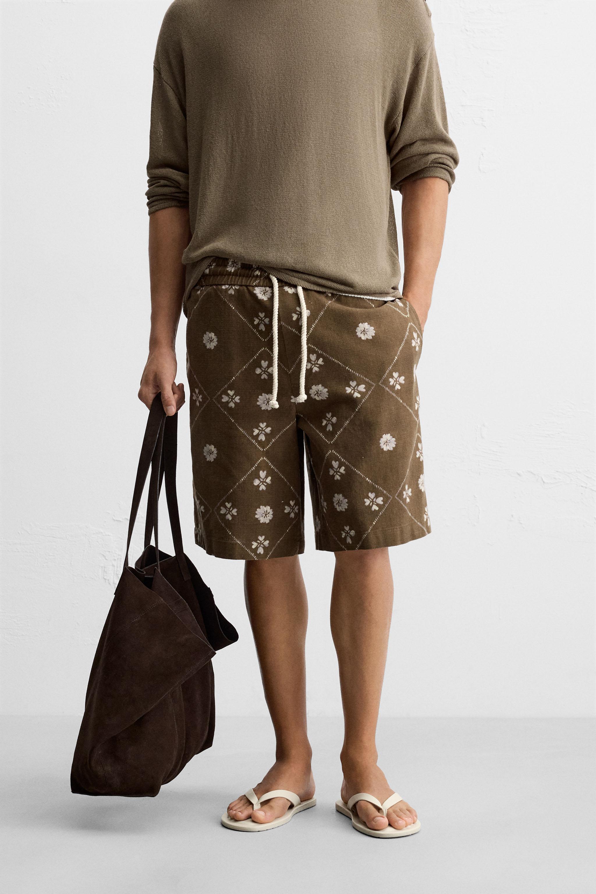 CONTRAST PRINT BERMUDA SHORTS