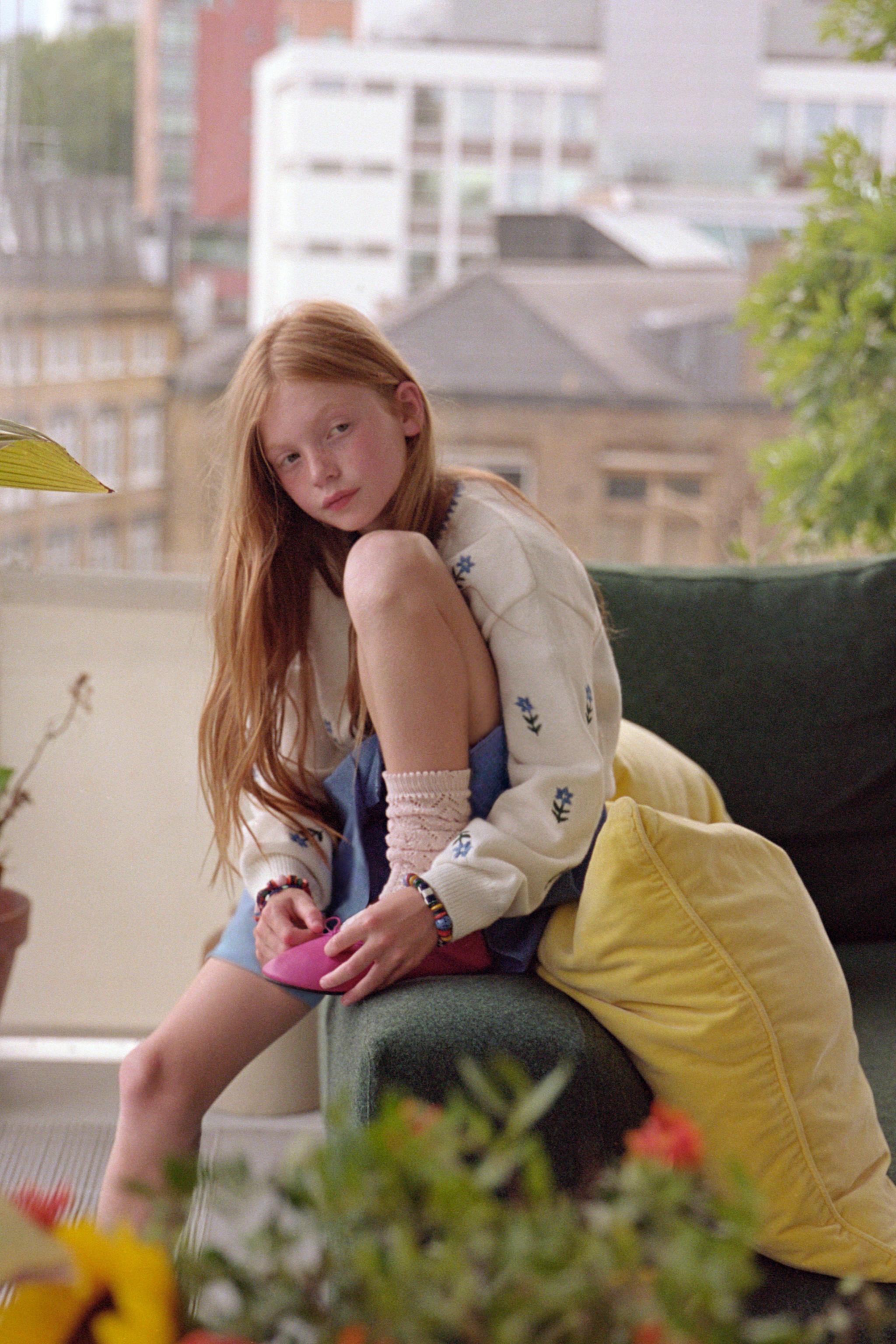 FLORAL EMBROIDERED KNIT SWEATER