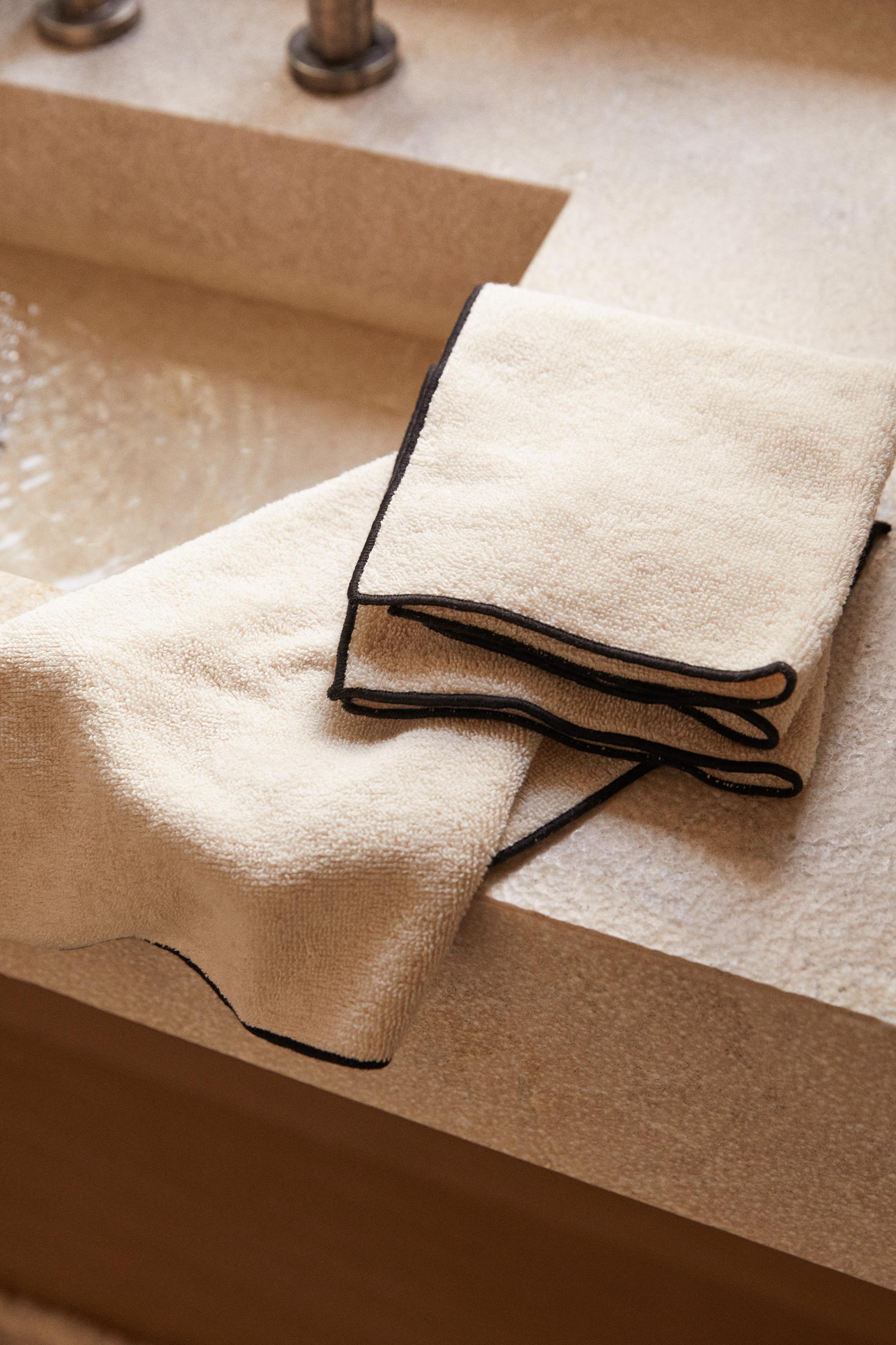 PACK OF COTTON OVERLOCK HAND TOWELS (PACK OF 3)