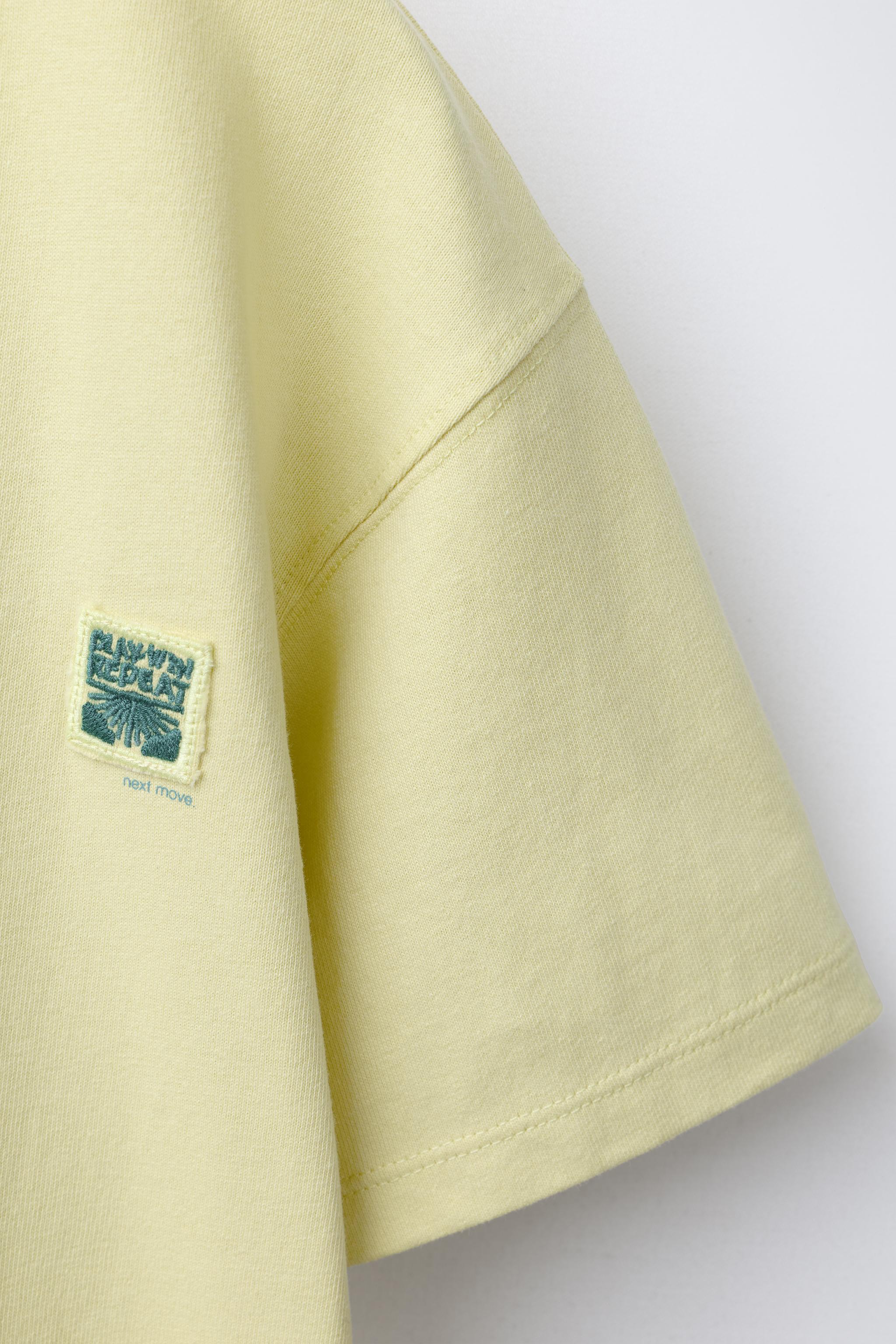 PLAIN PATCH APPLIQUÉ T-SHIRT