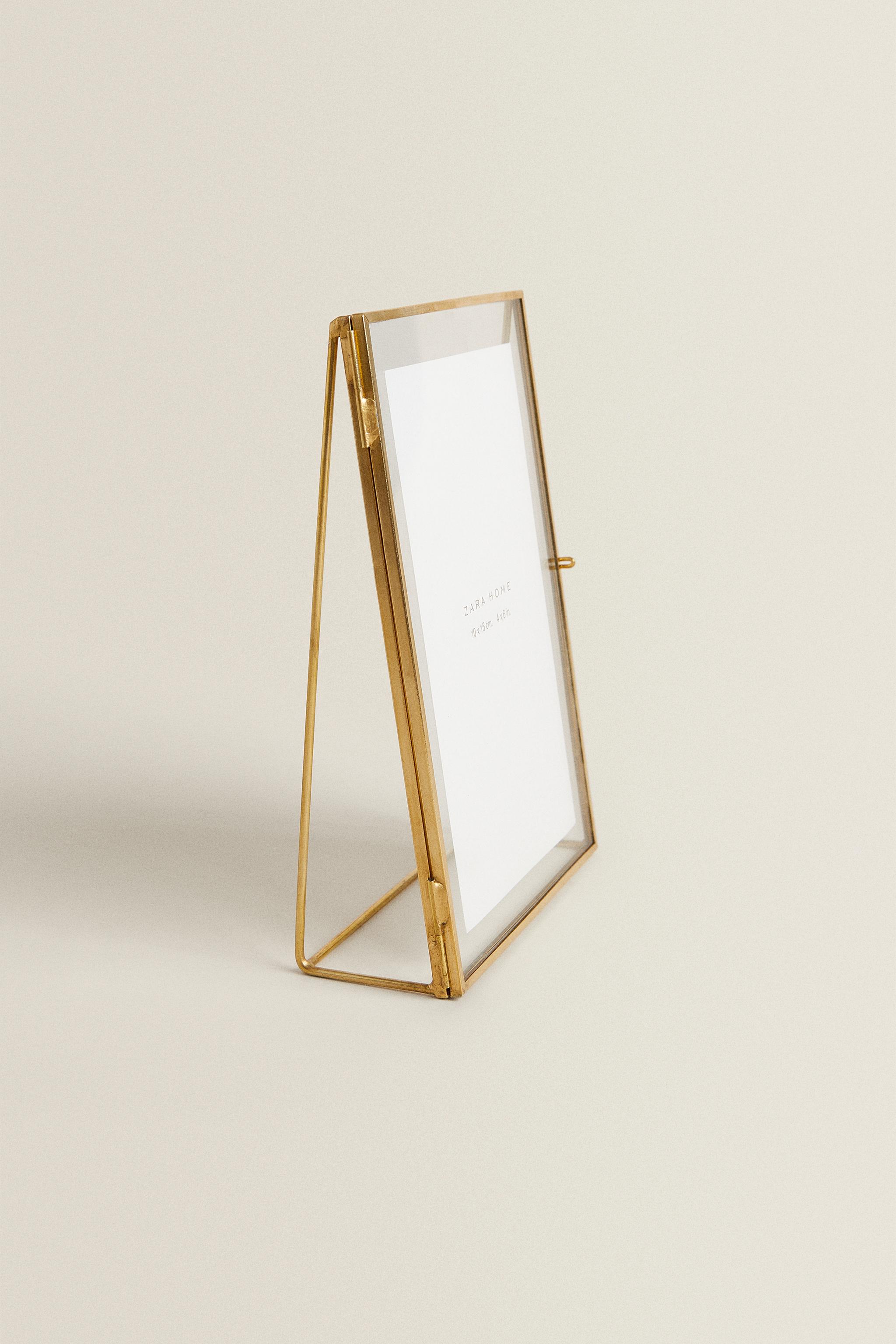 TRIANGULAR STRUCTURE PICTURE FRAME
