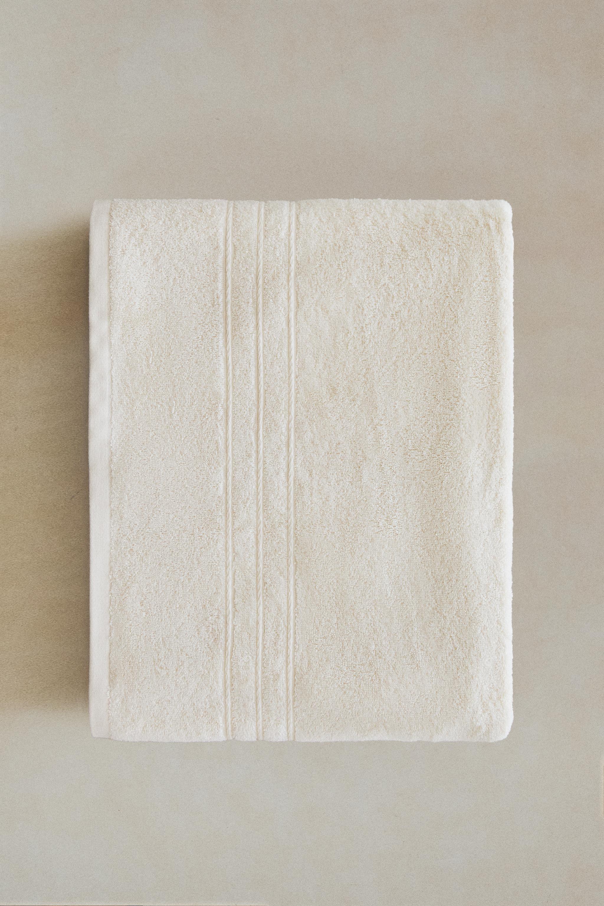 BATH TOWEL WITH BORDER