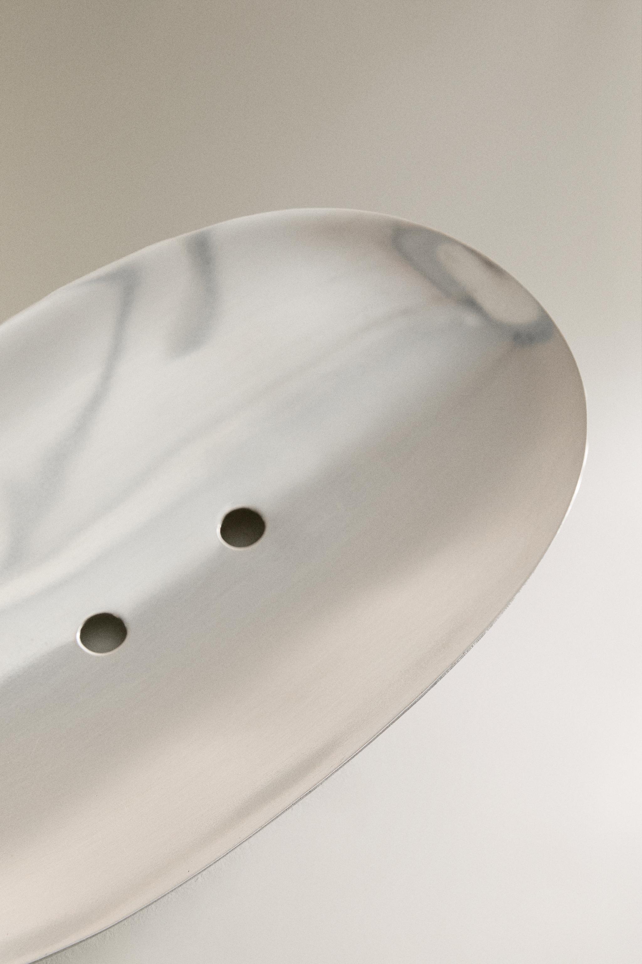 METAL BATHROOM SOAP DISH